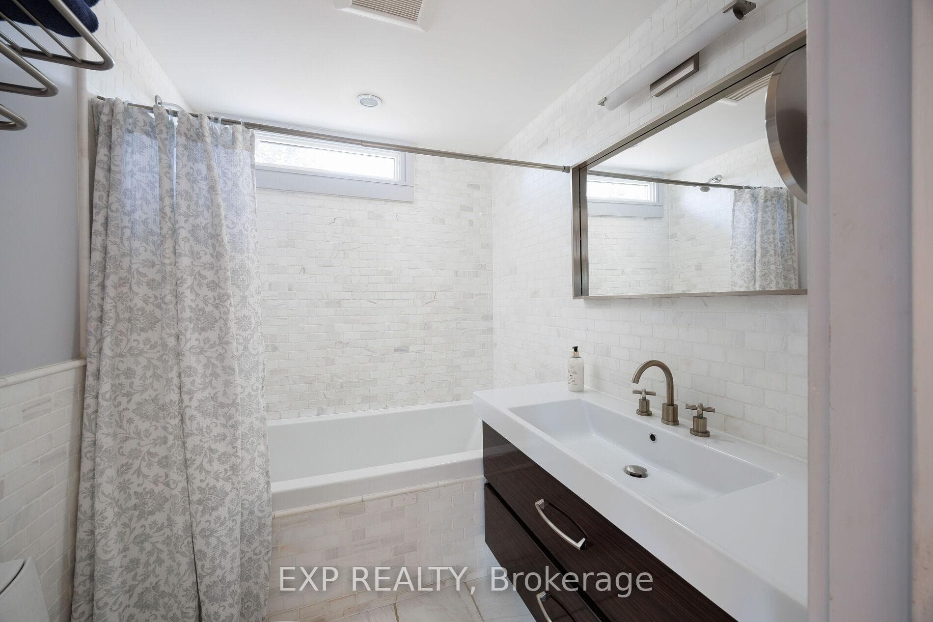 870 Royal York Road photo 33
