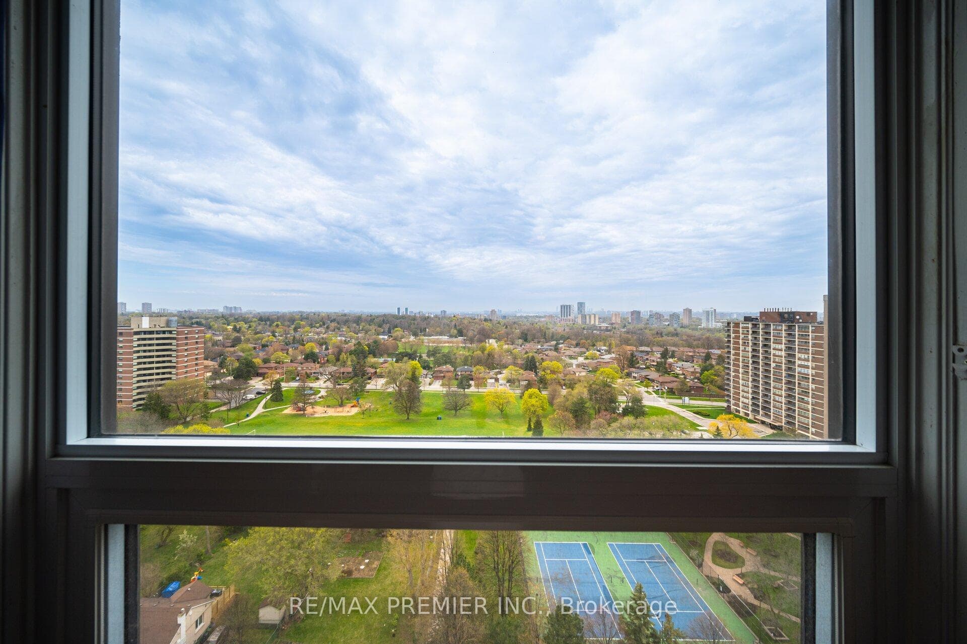 61 Richview Road Unit 2003 photo 23