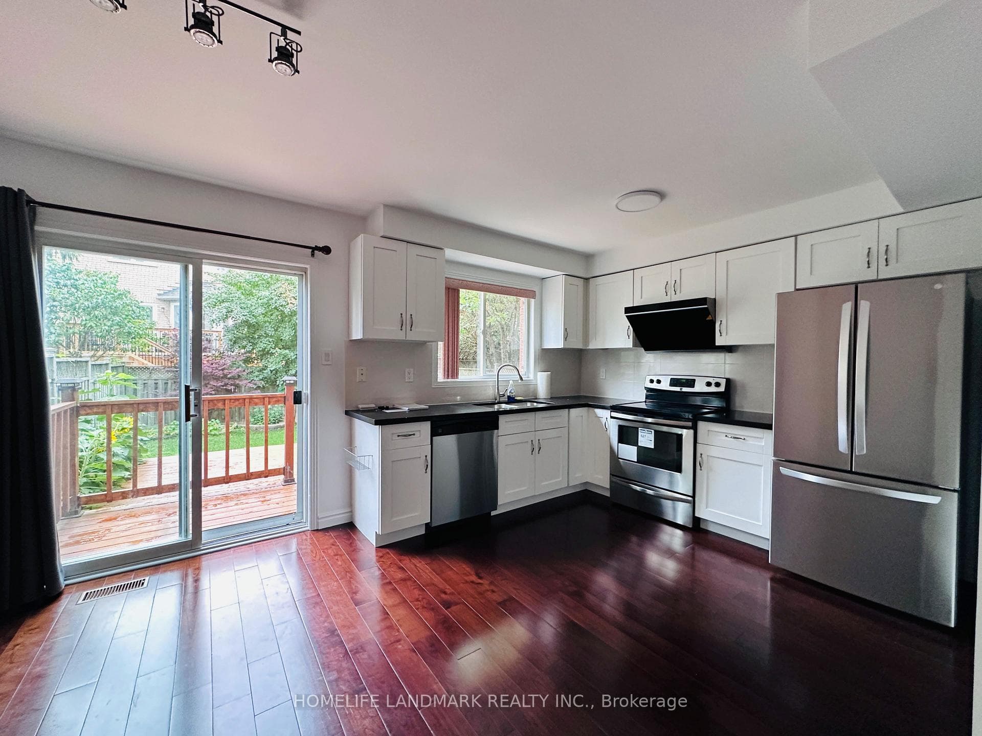 61 Marathon Avenue photo 4