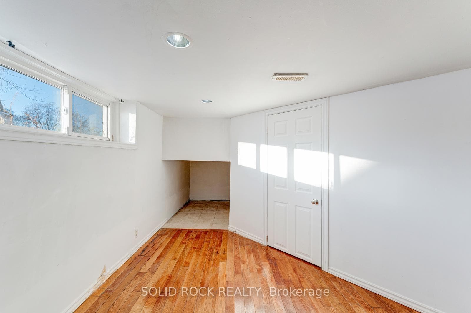 33 Elfreda Boulevard photo 31
