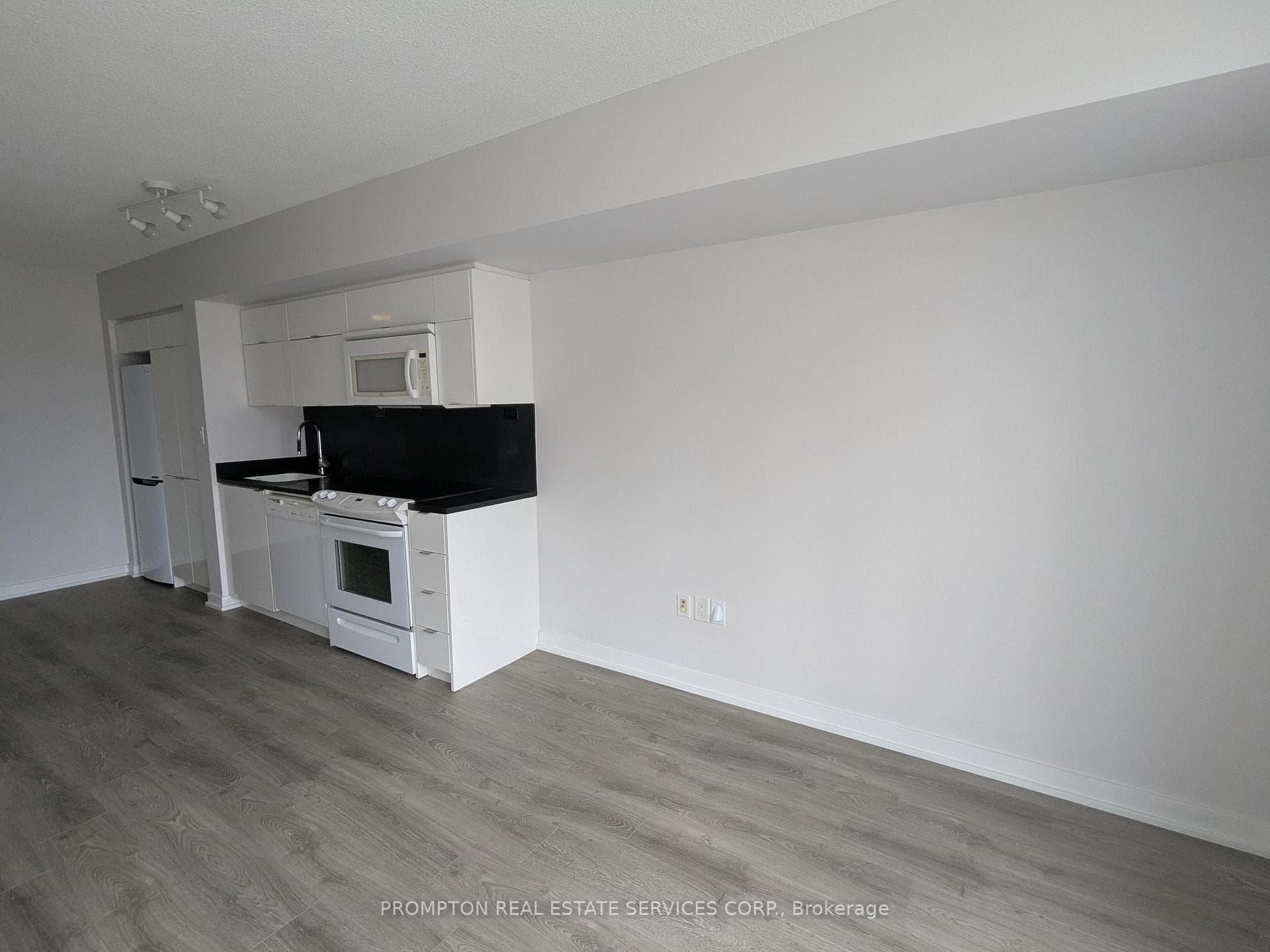 Kitchen/living