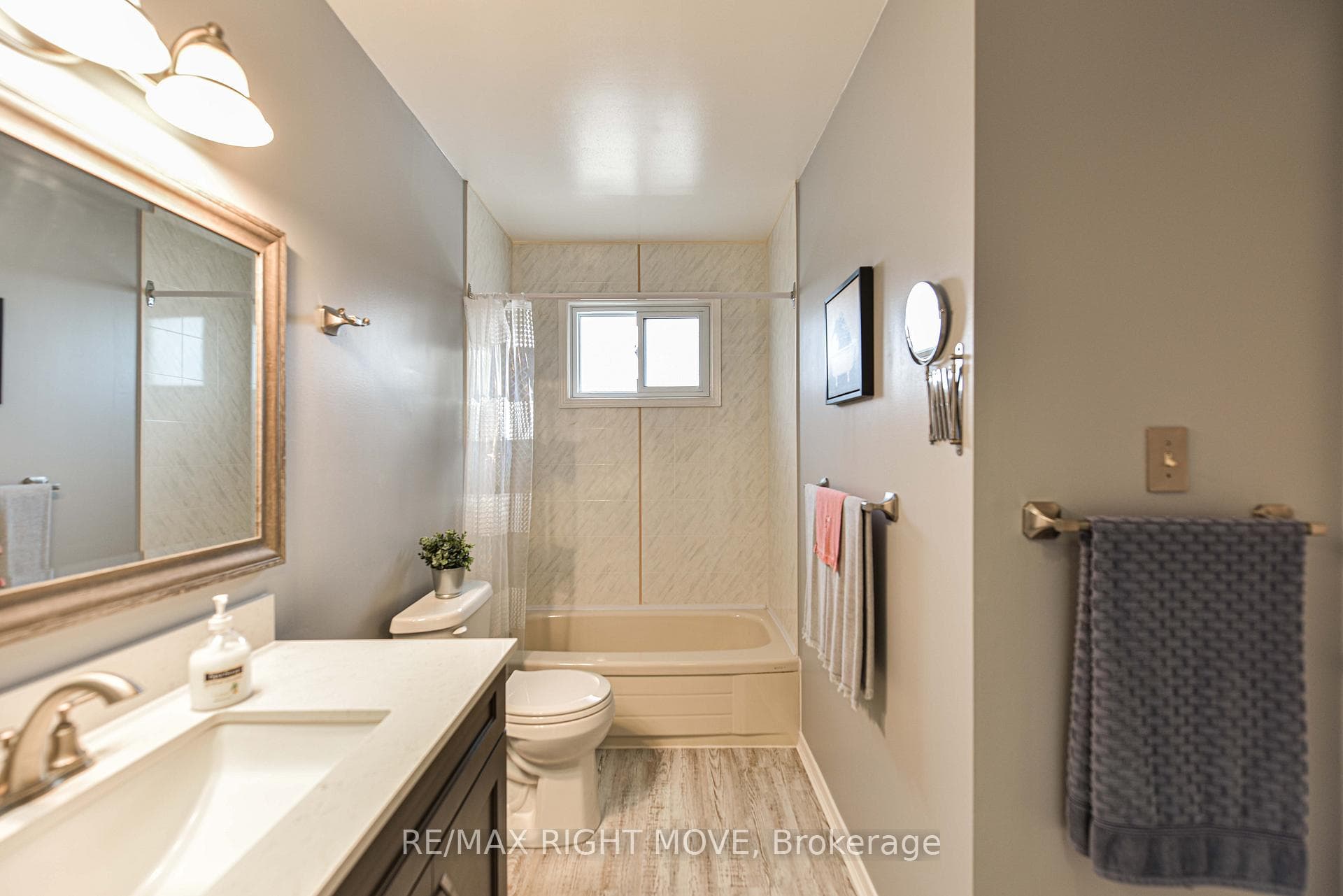 4 piece washroom on main floor