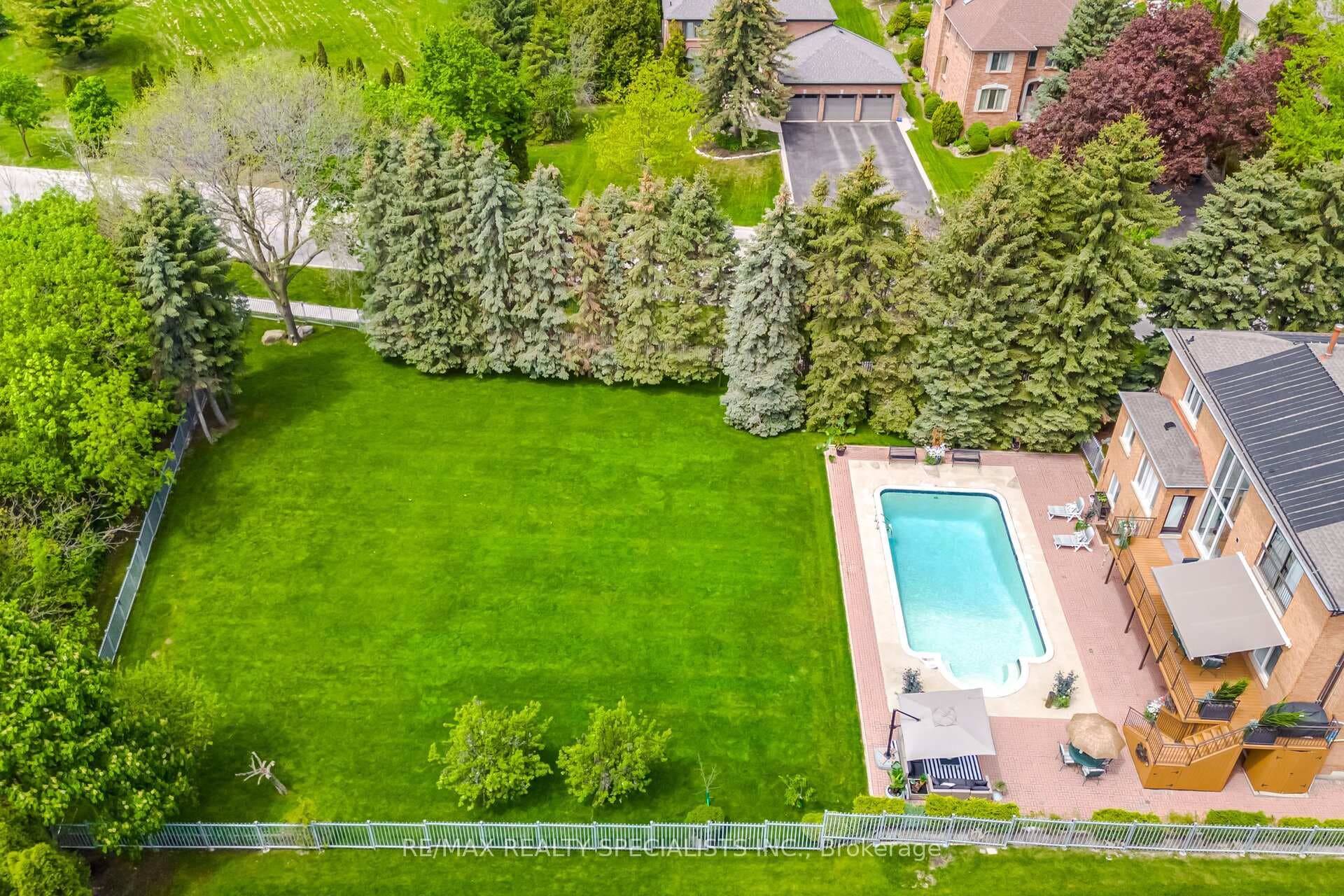 Large corner ravine lot