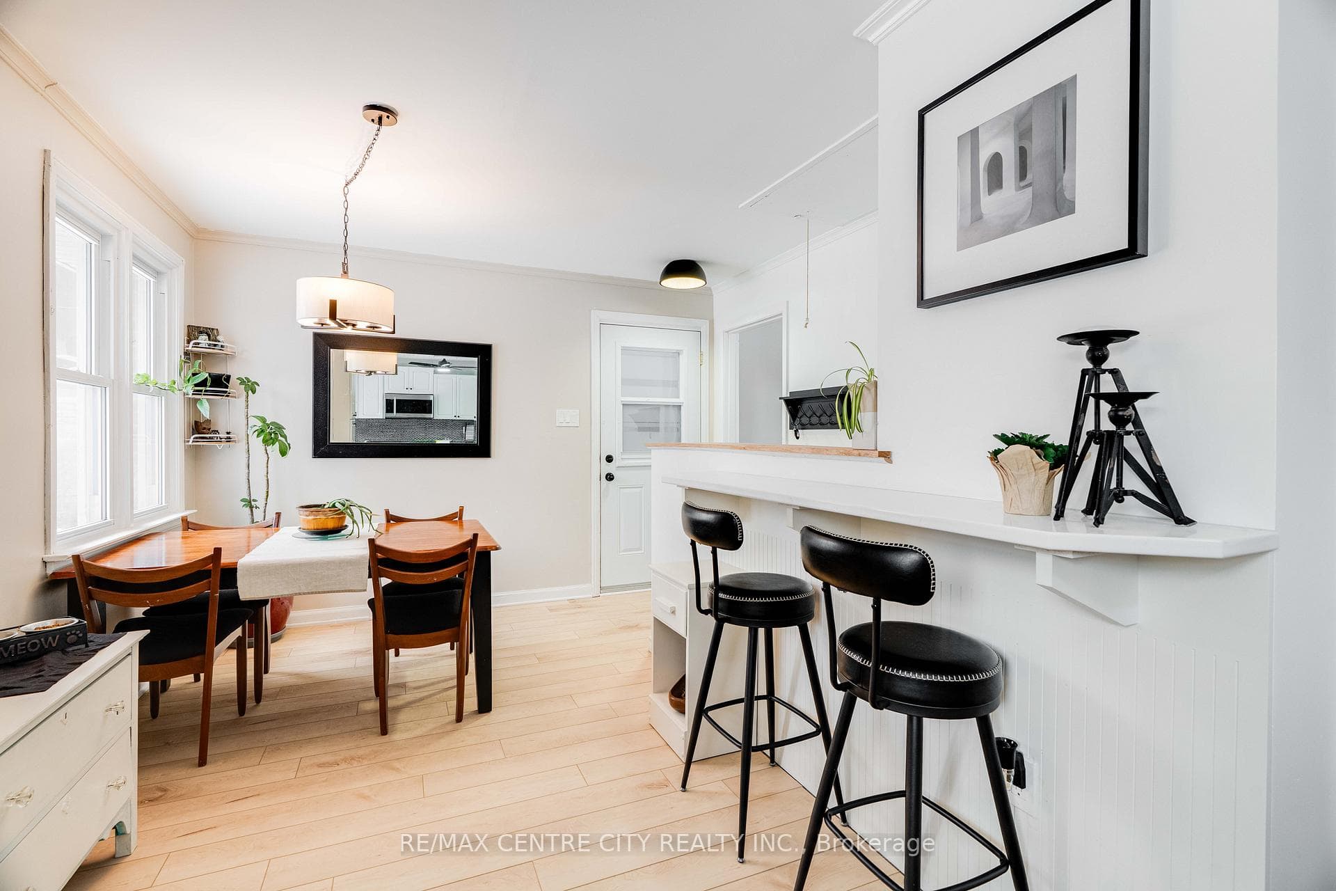 311 Adelaide Street photo 14
