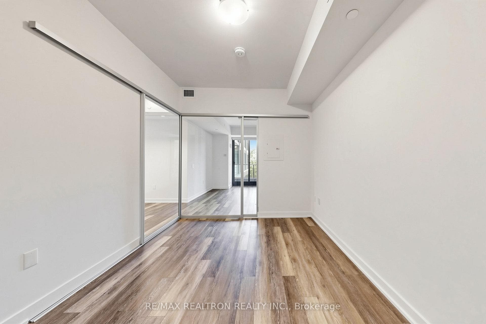 250 Lawrence Avenue Unit 701 photo 27