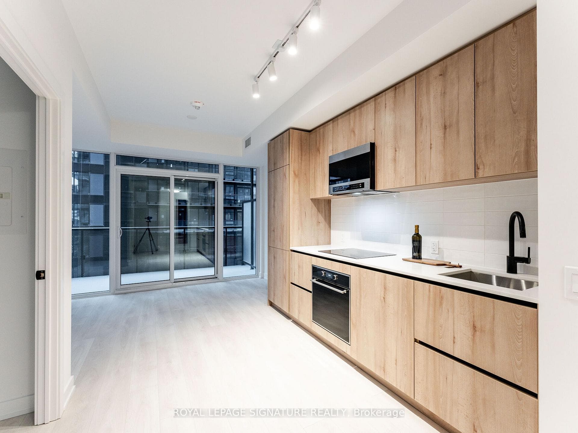 127 Broadway Avenue Unit 2506 photo 9
