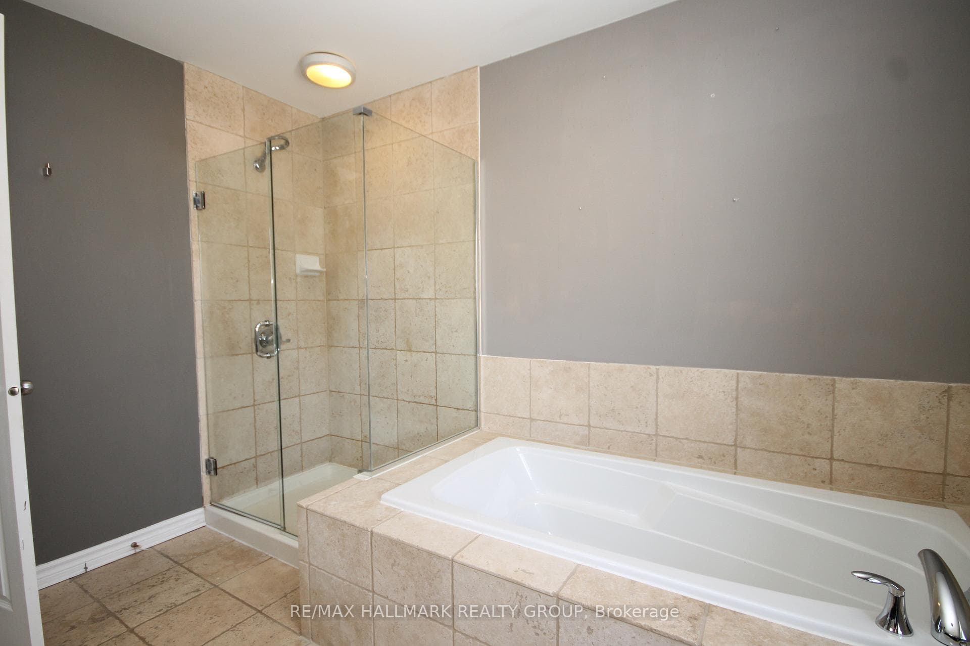 322 FAIRLAKES Way photo 28