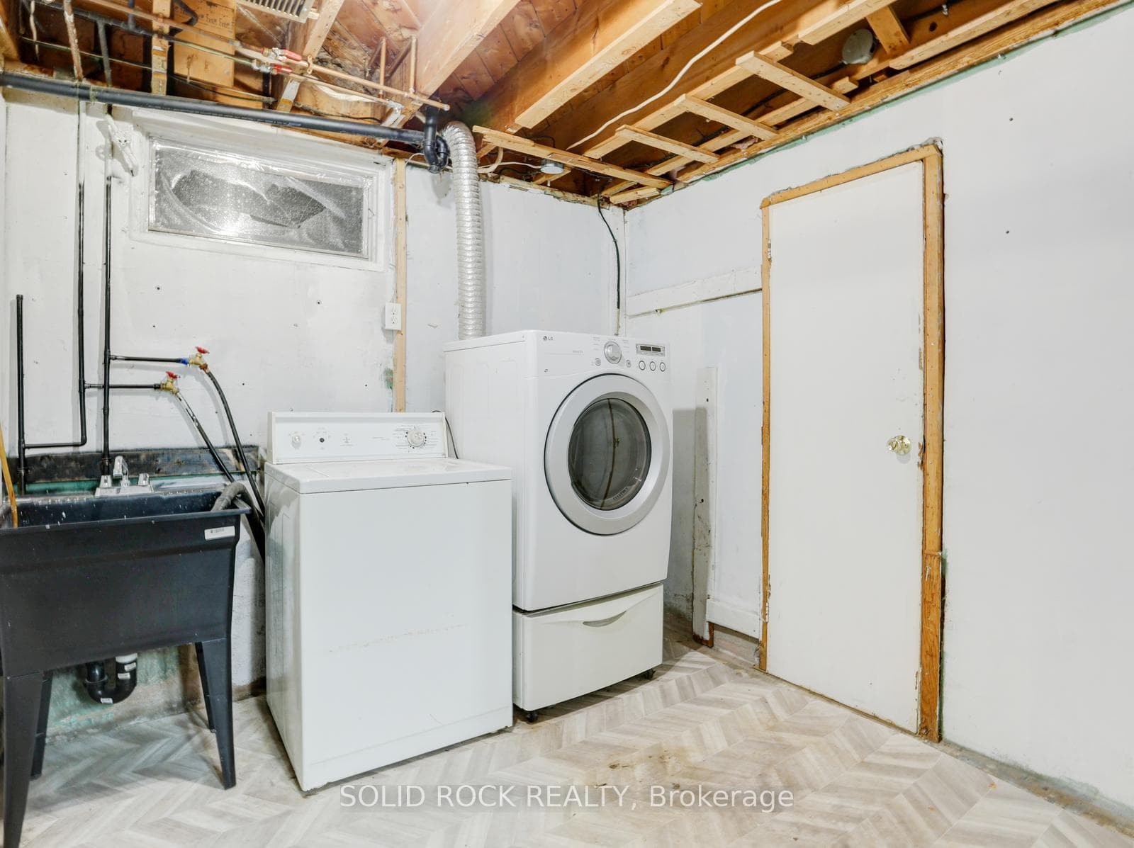 66 Rosewood Avenue photo 37