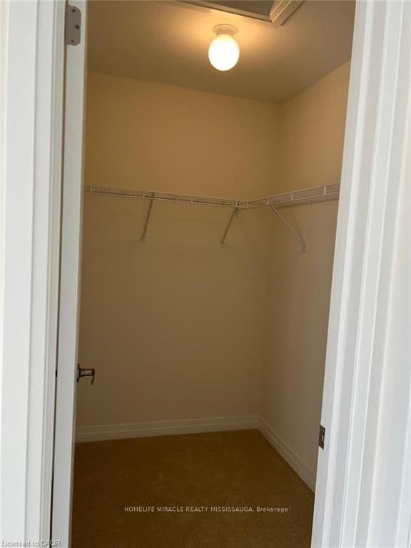 WALKIN CLOSET