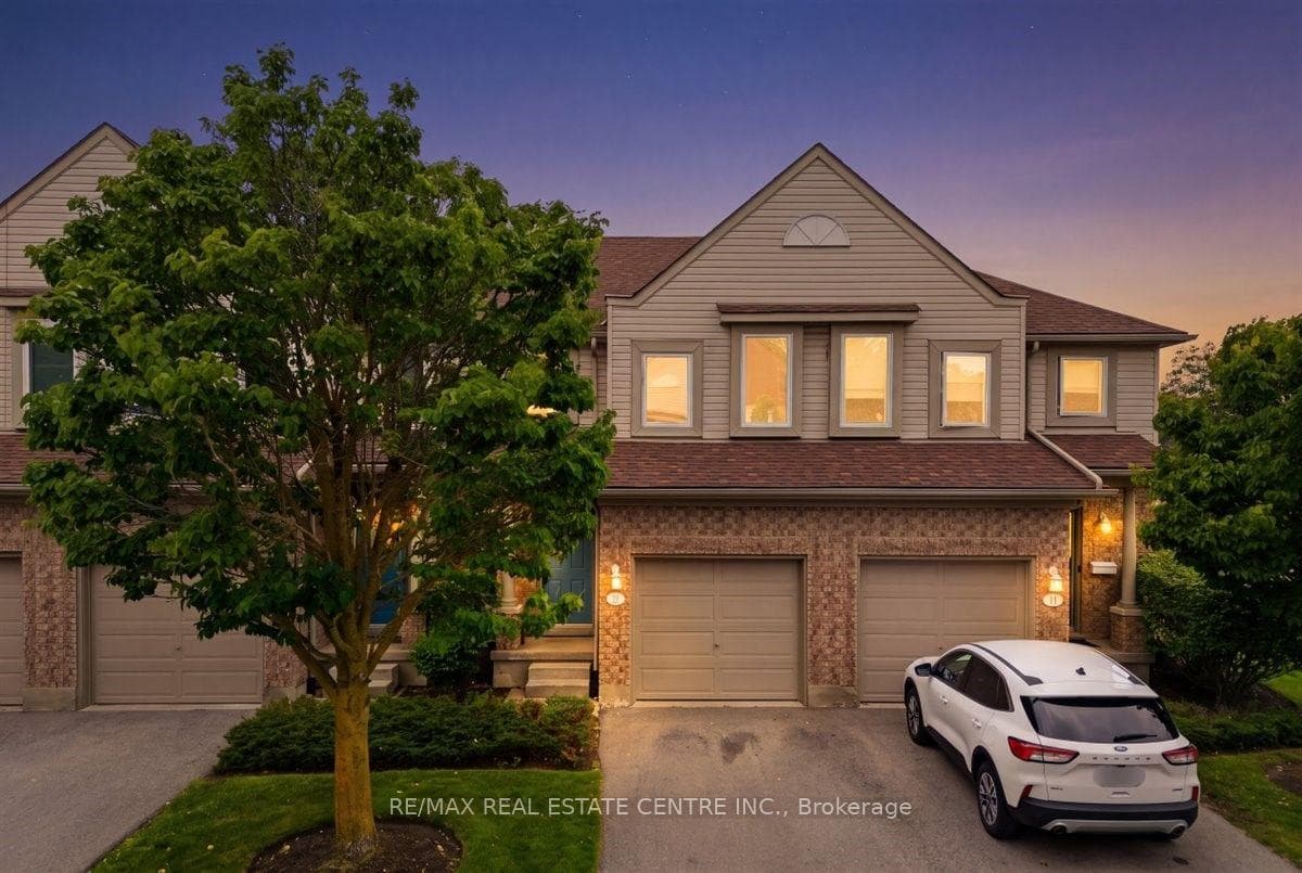 15 Roehampton Crescent photo 1