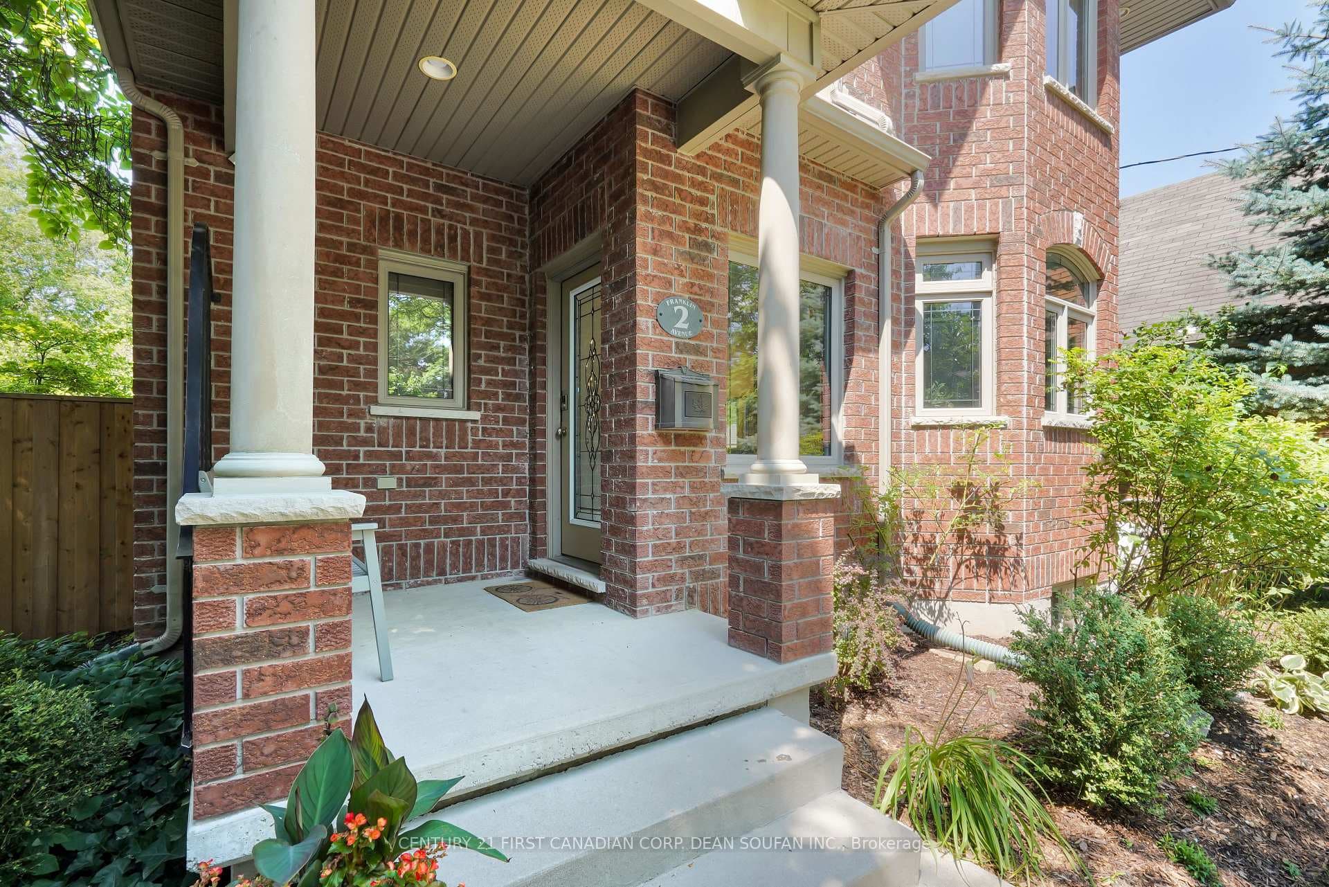2 Franklin Avenue photo 3