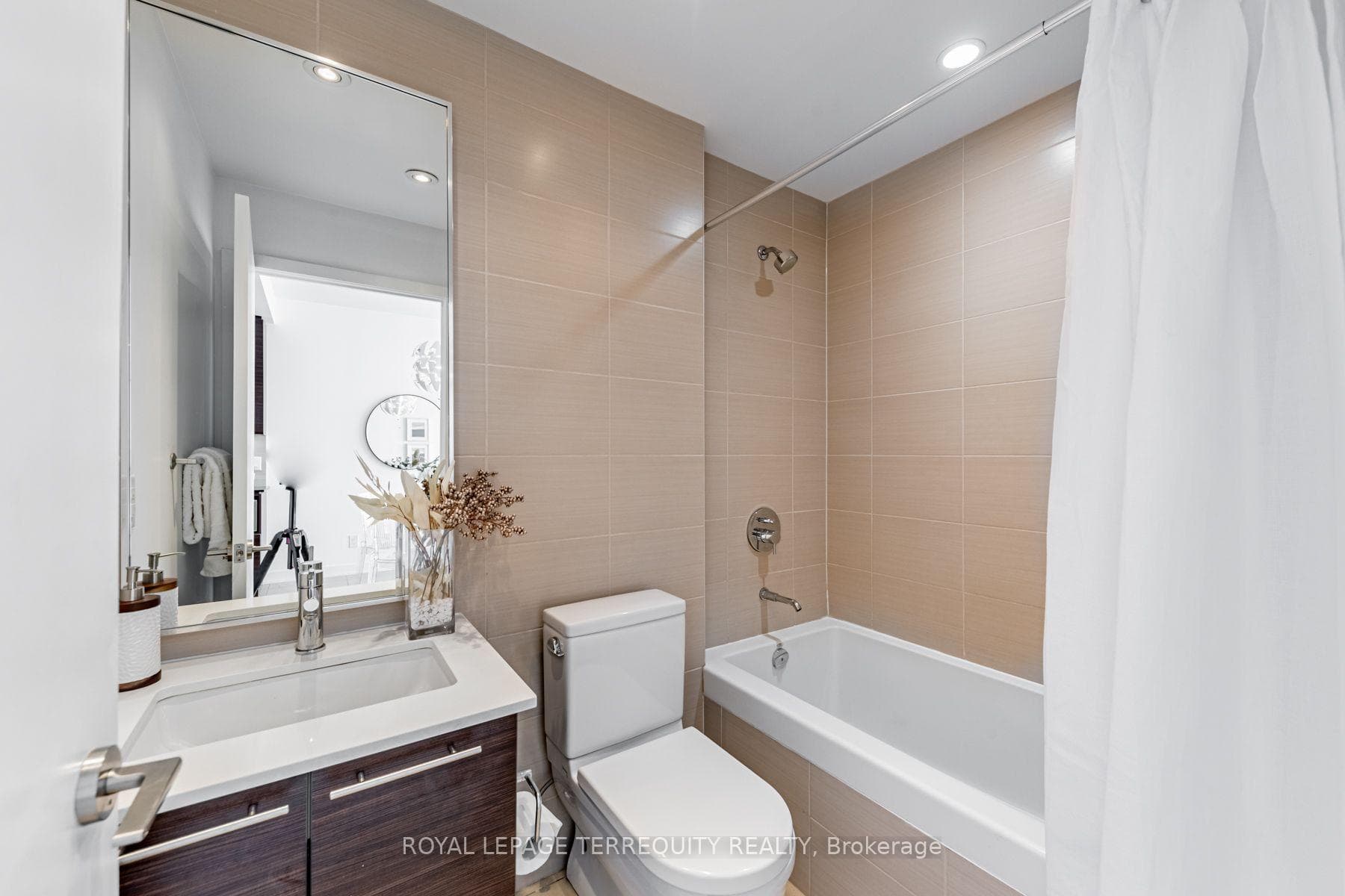 1 Market Street Unit 1410 photo 17