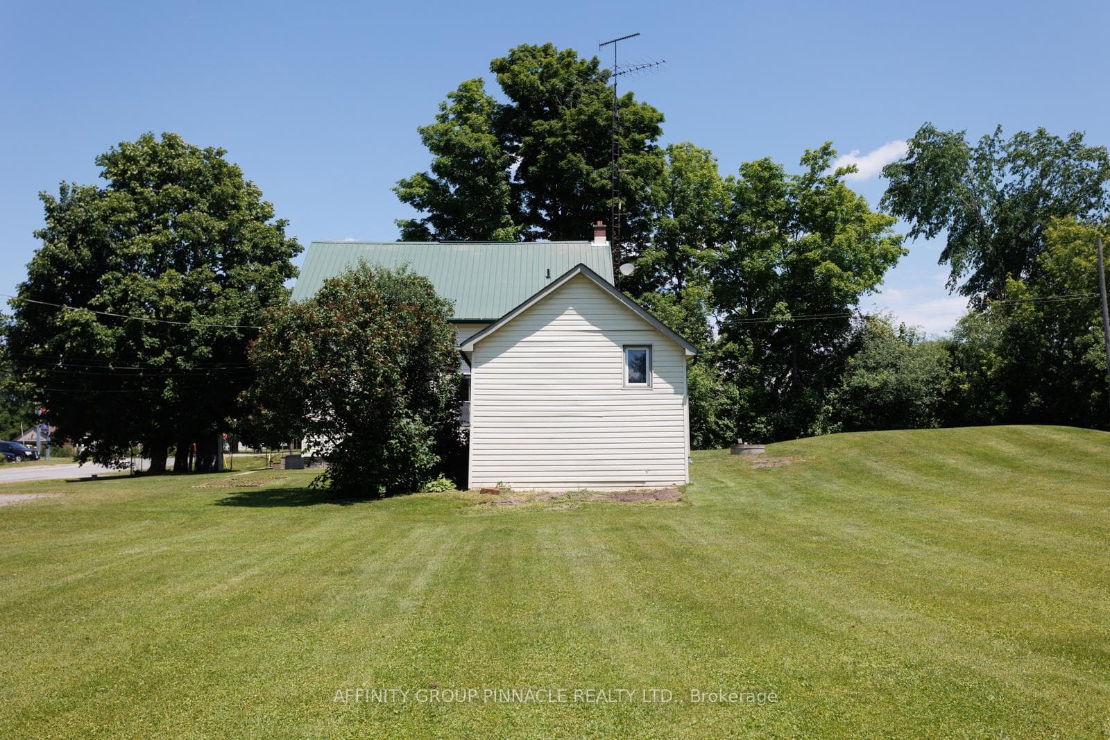 290 Pigeon Creek Road photo 8