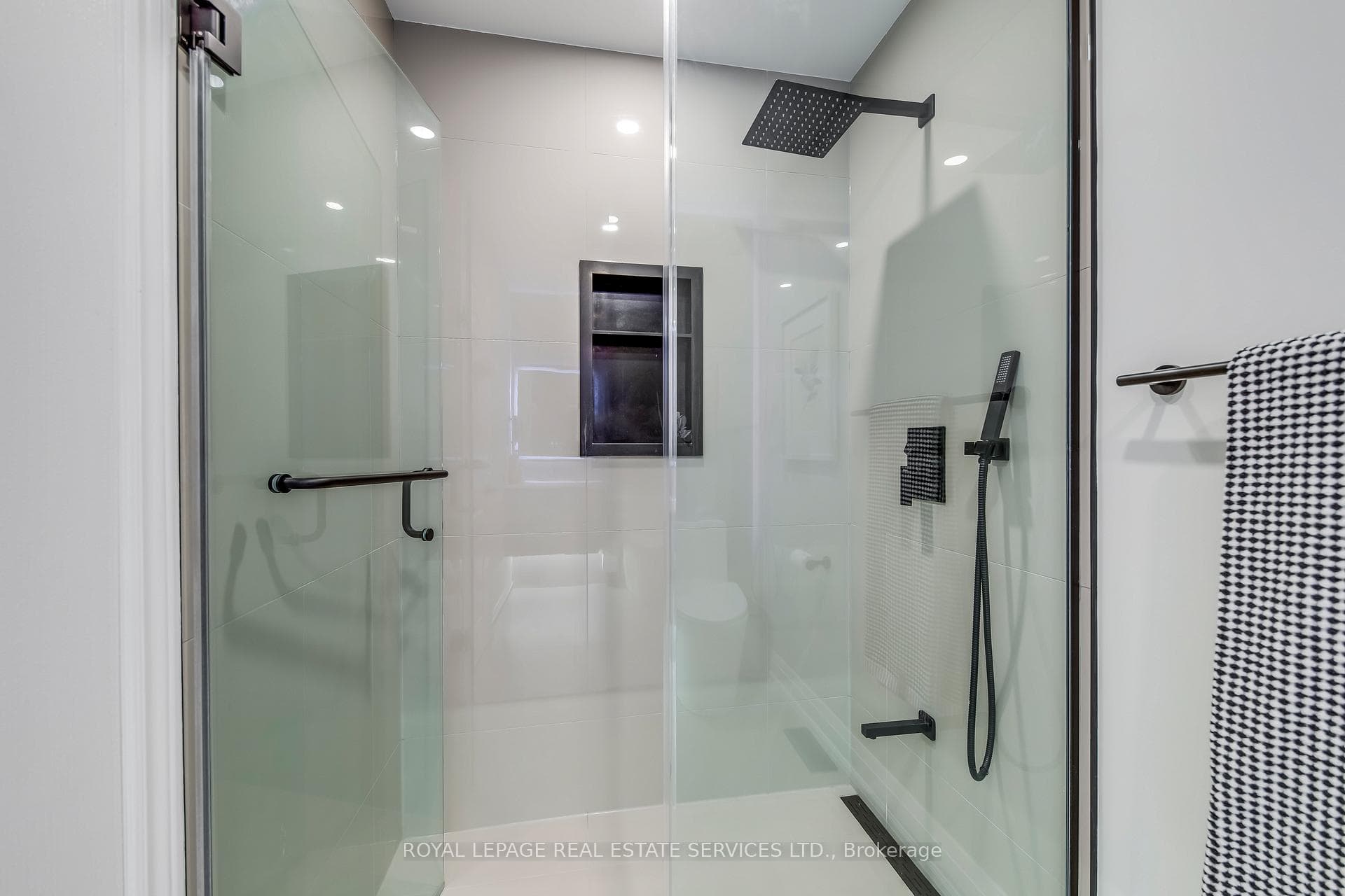 2467 Chaplin Road photo 41