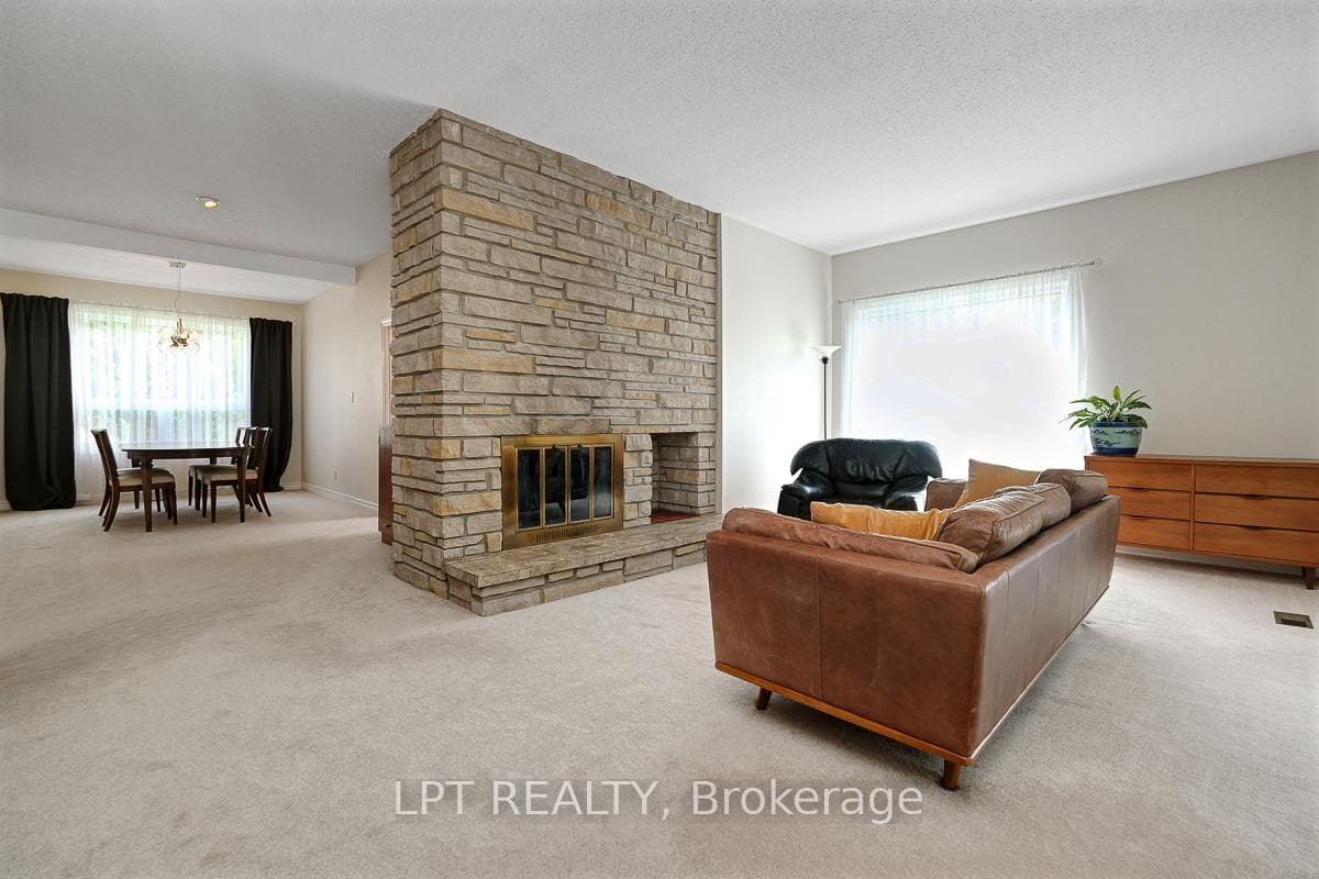 1772 Dunkirk Crescent photo 9