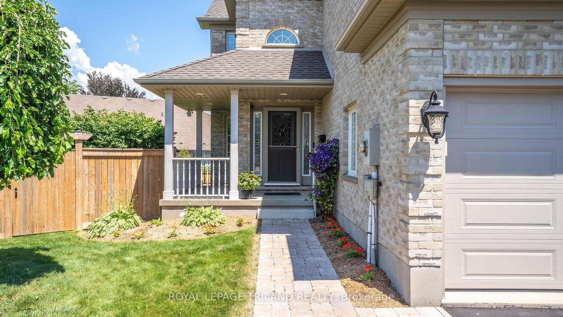 17 WINDEMERE Place photo 4