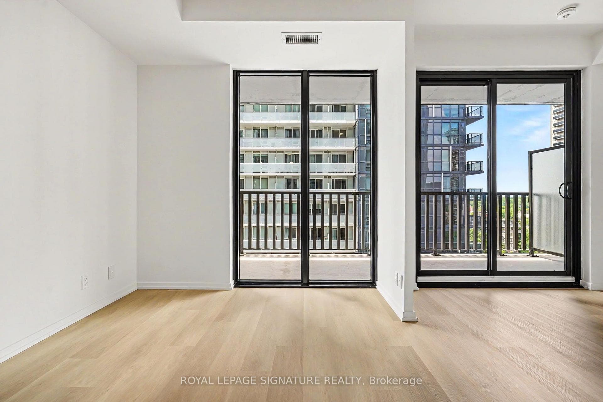 109 Erskine Avenue Unit 1111 photo 15