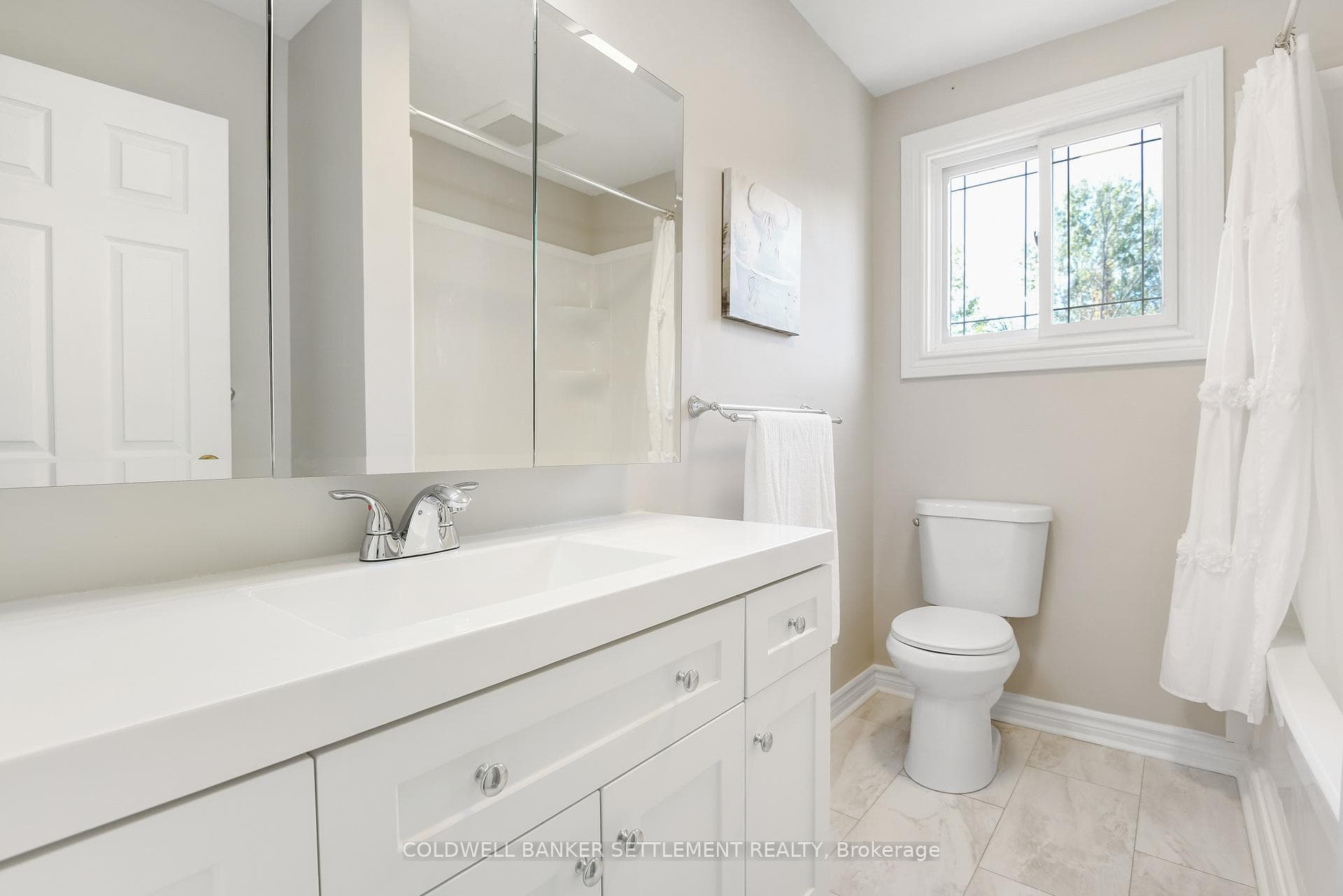 Main bath that's been refreshed