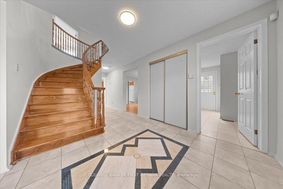 1841 Thistleleaf Crescent photo 4
