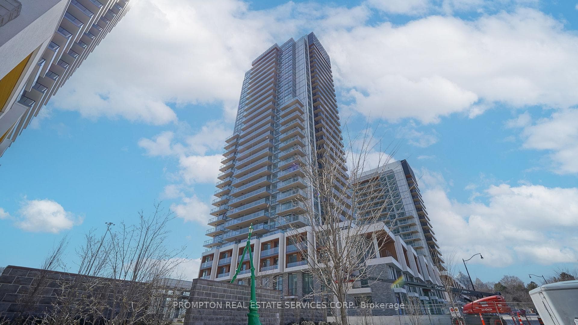 25 Mcmahon Drive Unit 1506 photo 3
