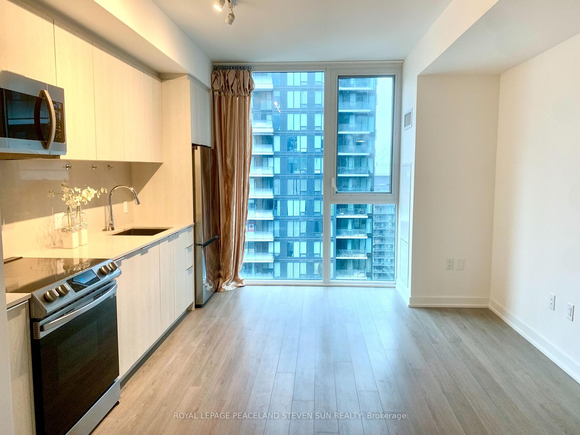 357 King Street Unit 3406 photo 12