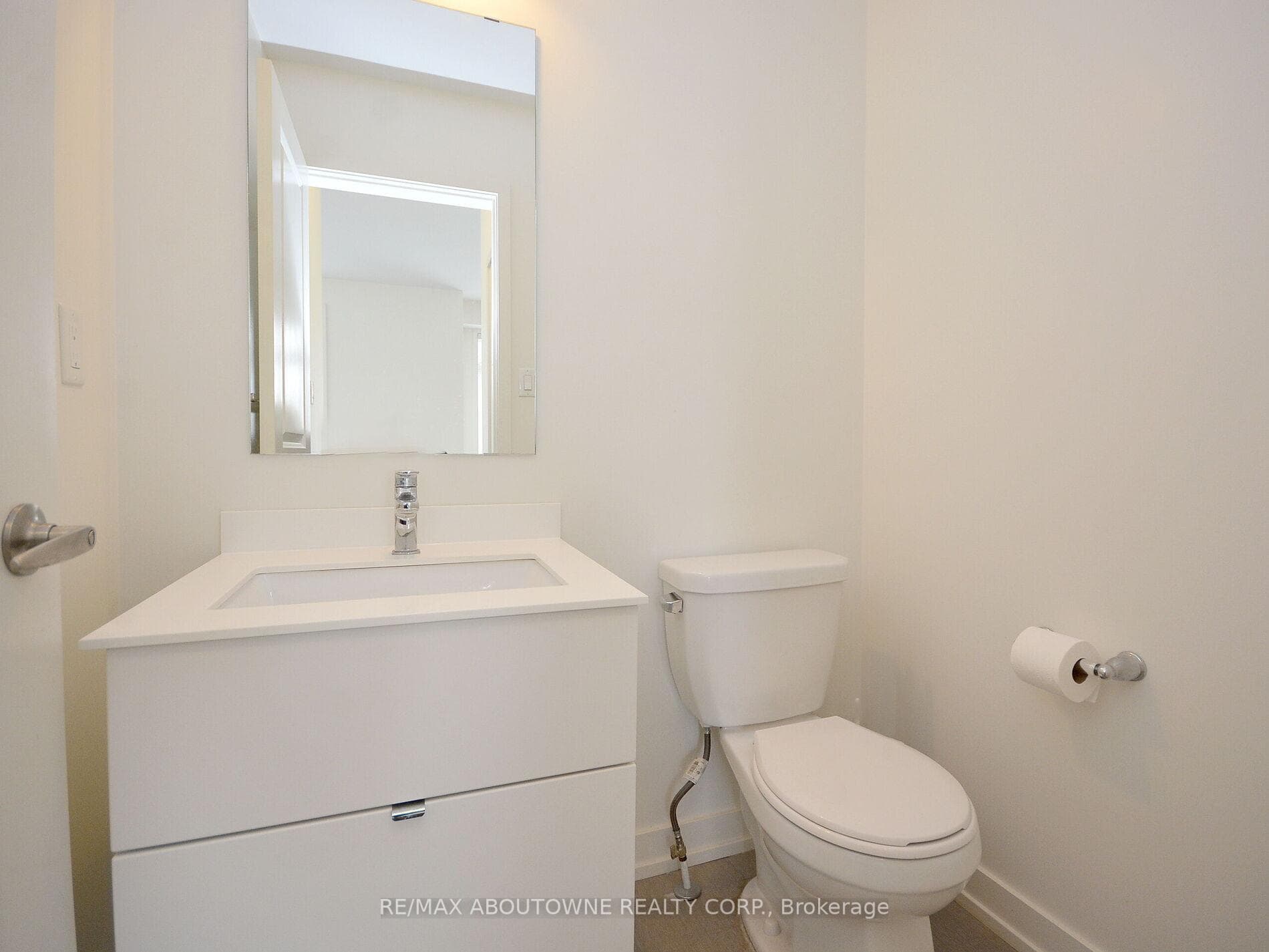 331 Squire Crescent photo 29