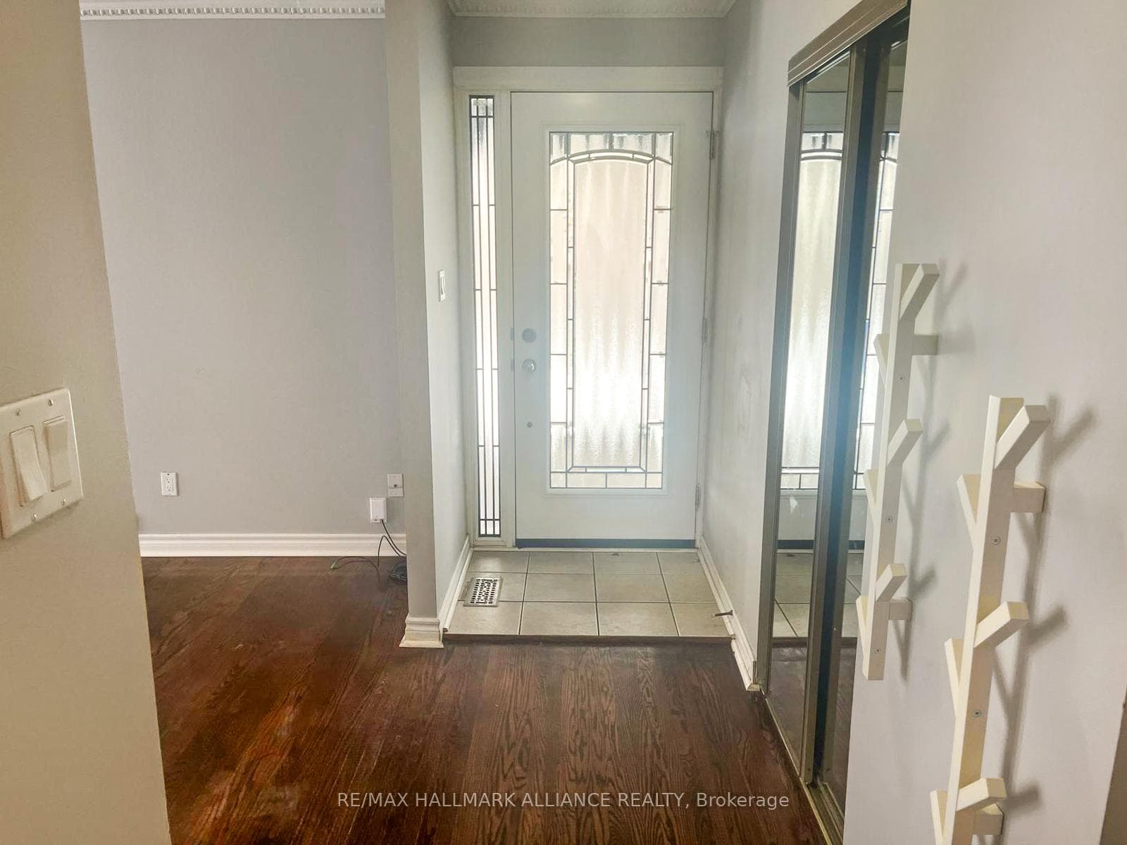 15 Grove Park Crescent Unit Upper photo 2