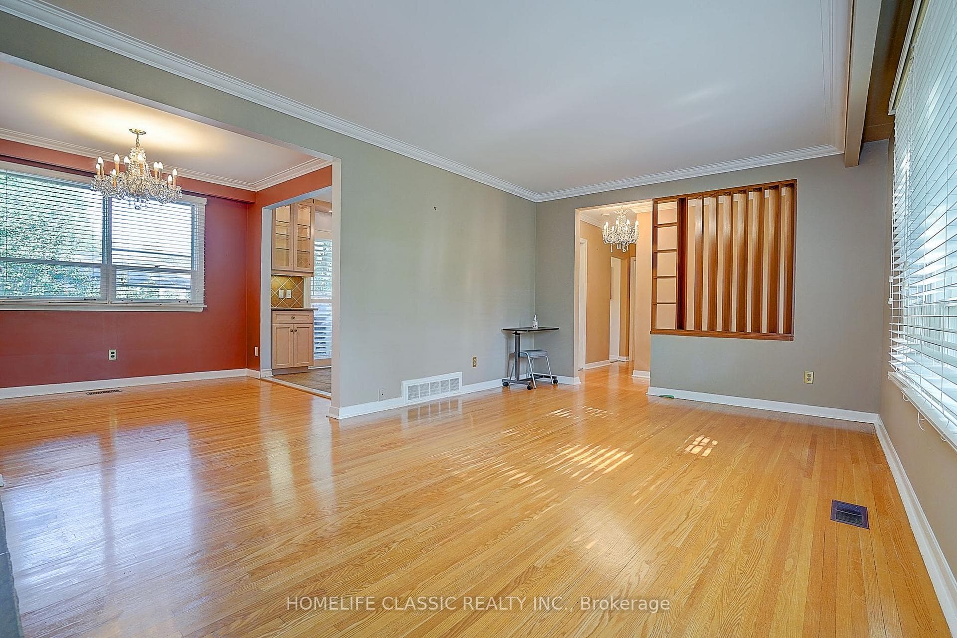 267 IREDALE Road photo 8