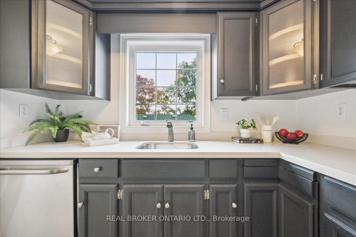 141 Eastwood Avenue photo 18