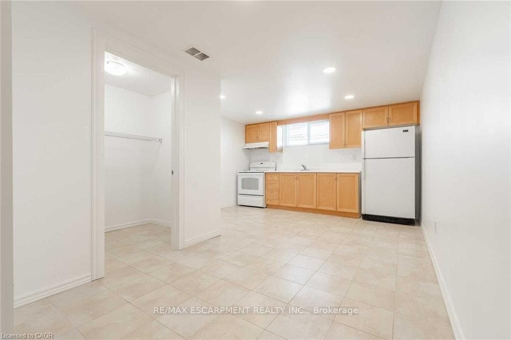134 Marcella Crescent Unit B photo 6