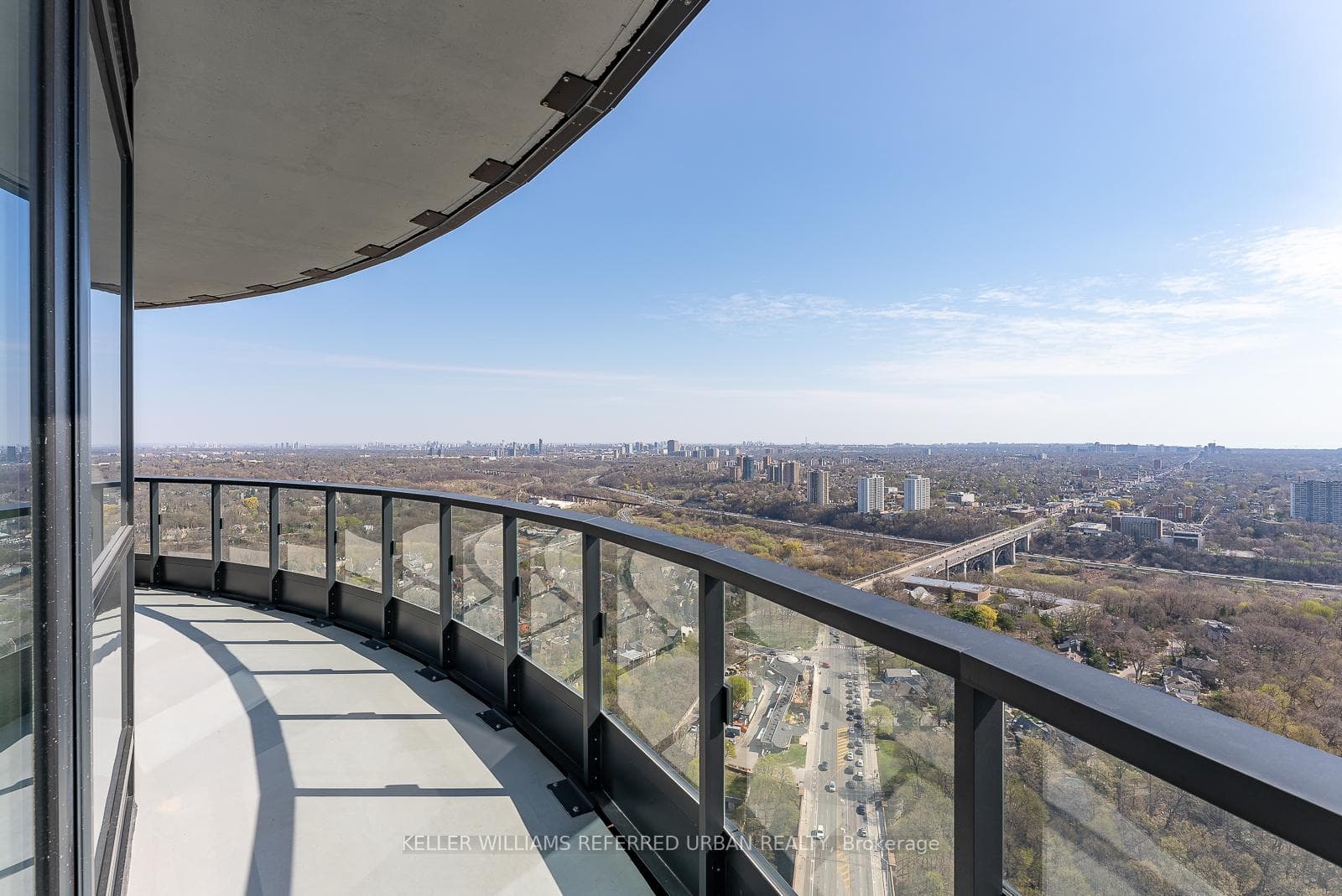 585 Bloor Street Unit 4118 photo 3