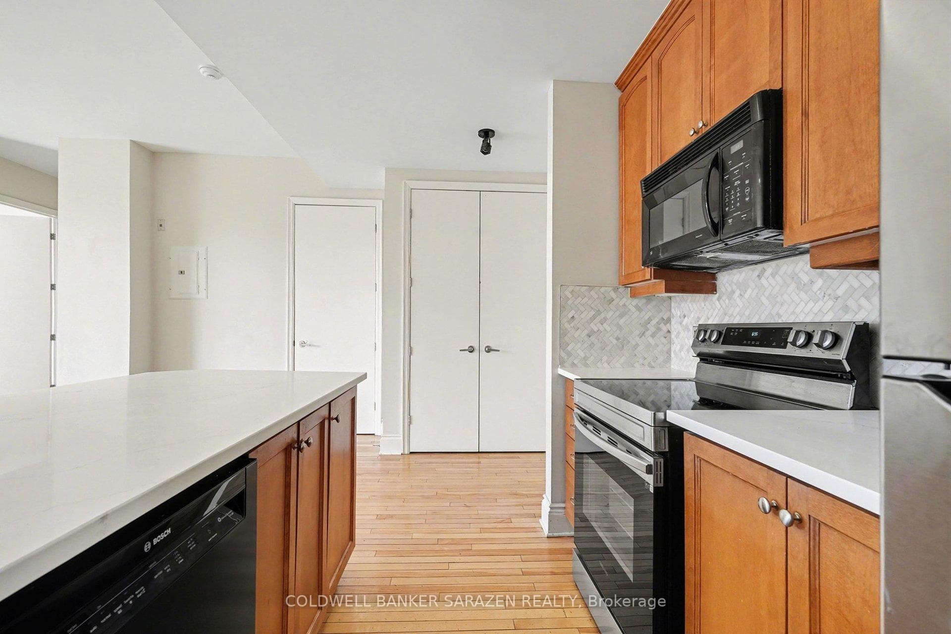 375 LISGAR Street Unit 801 photo 8