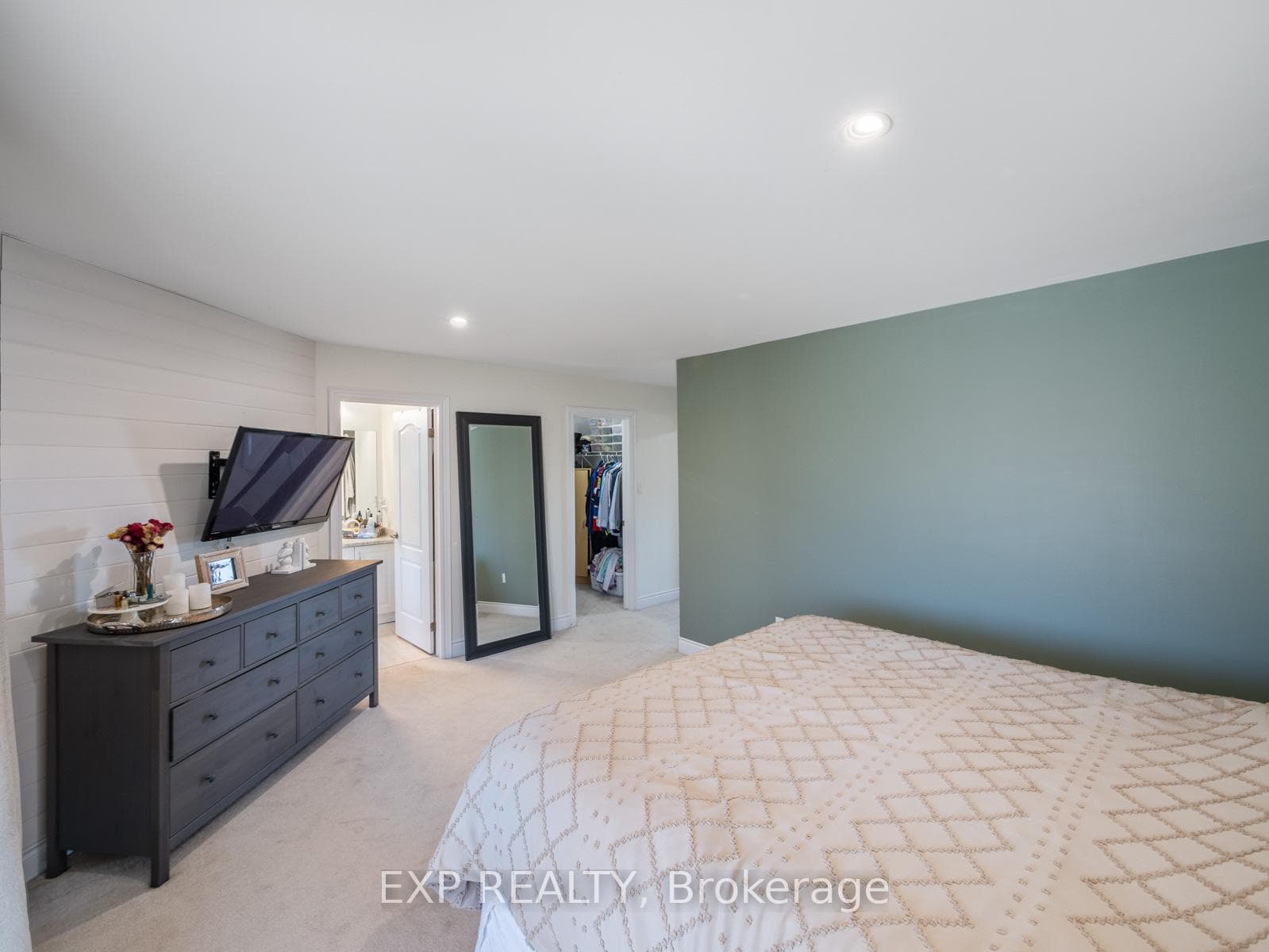 196 Diana Drive photo 18