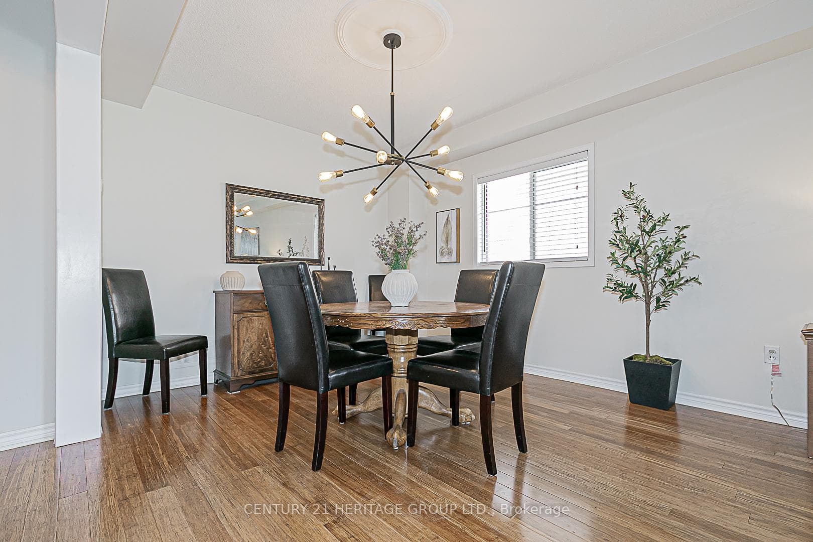 402 Carruthers Avenue photo 11