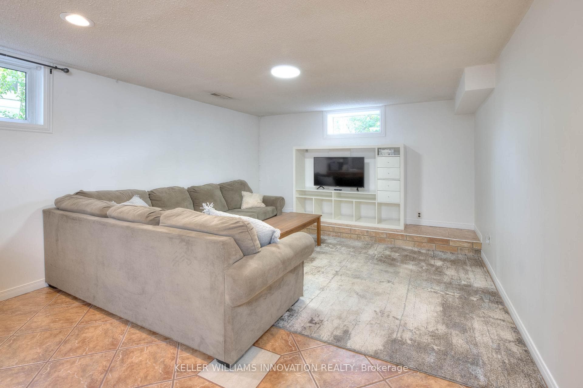860 Guelph Street photo 23