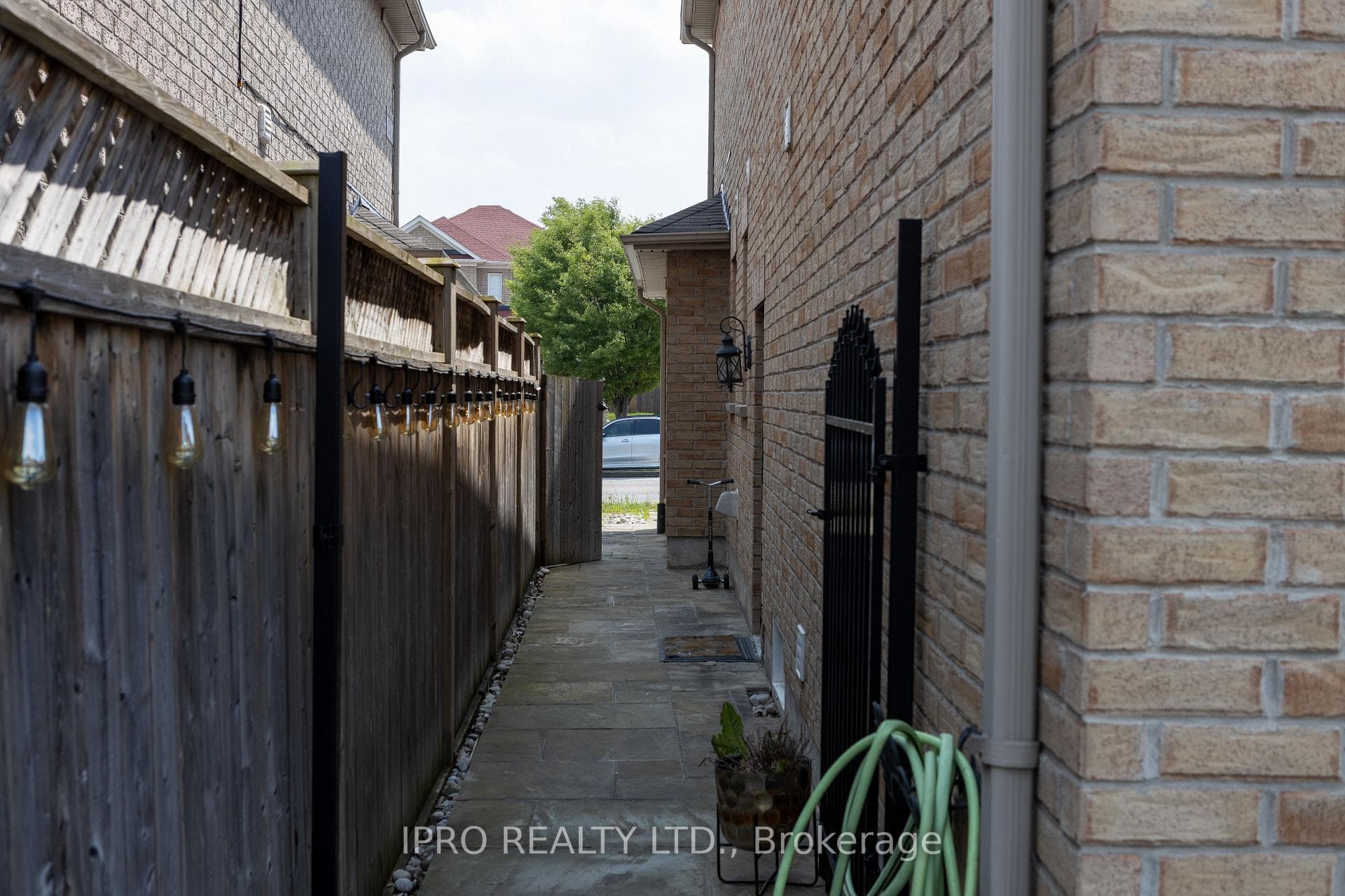 15101 Danby Road photo 28