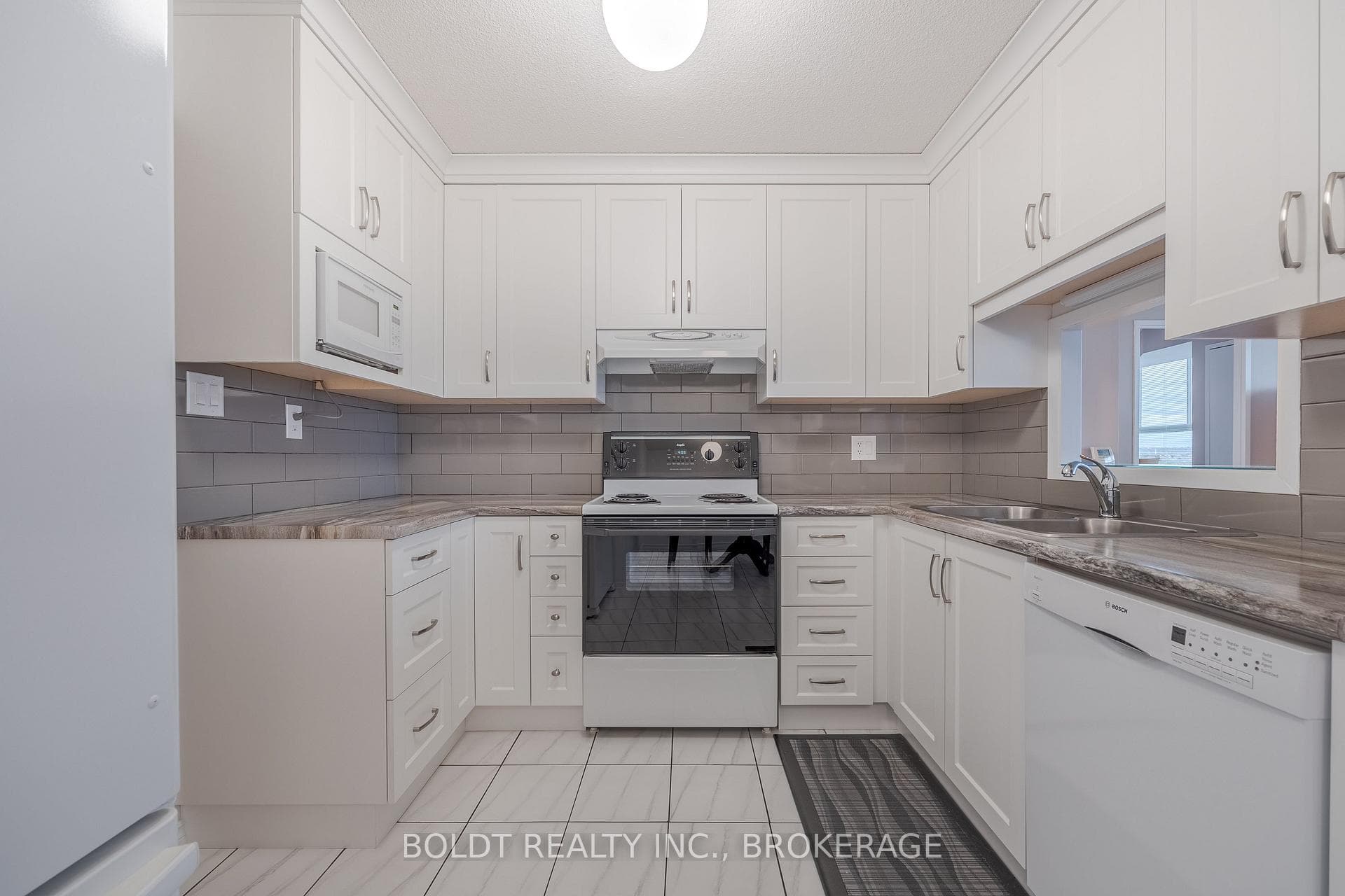 7 Gale Crescent Unit 604 photo 5