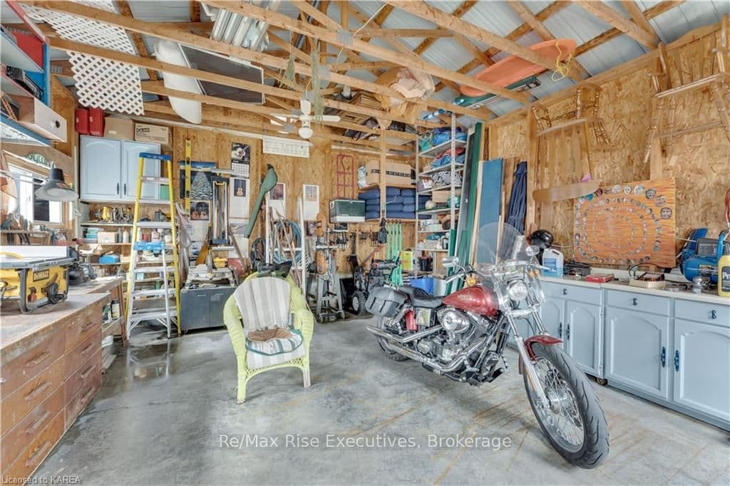 285 THOMAS Street photo 35