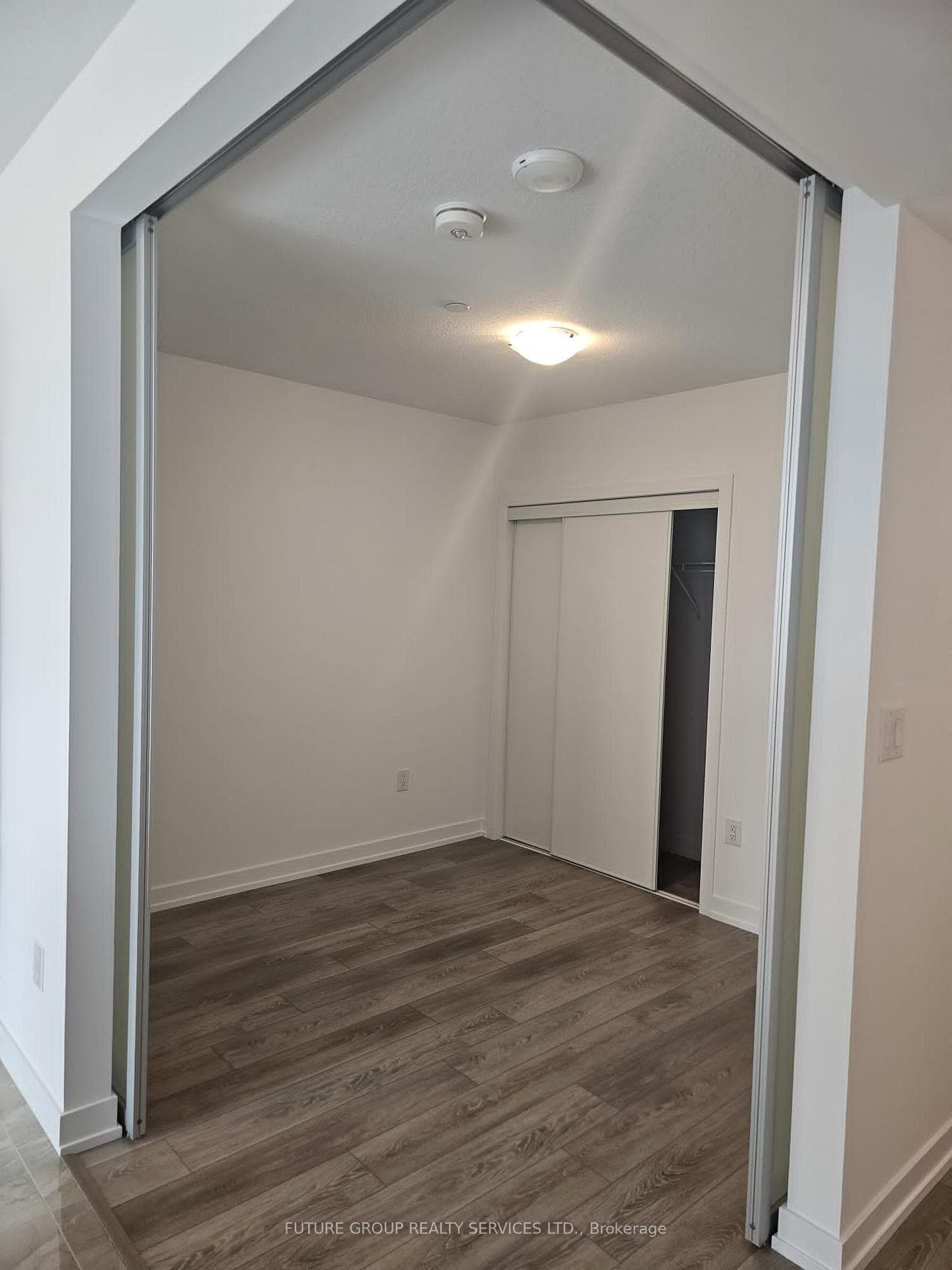 460 Dundas Street Unit 612 photo 13
