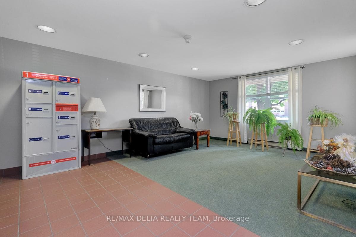 1099 Cadboro Road Unit 107 photo 27