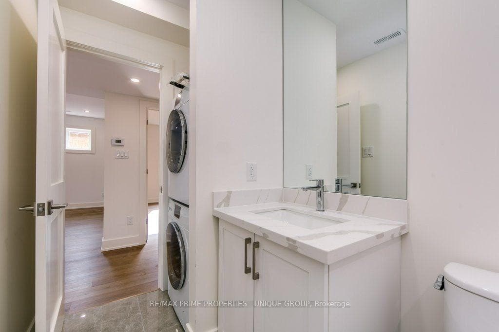 471 Oriole Parkway Unit D photo 11