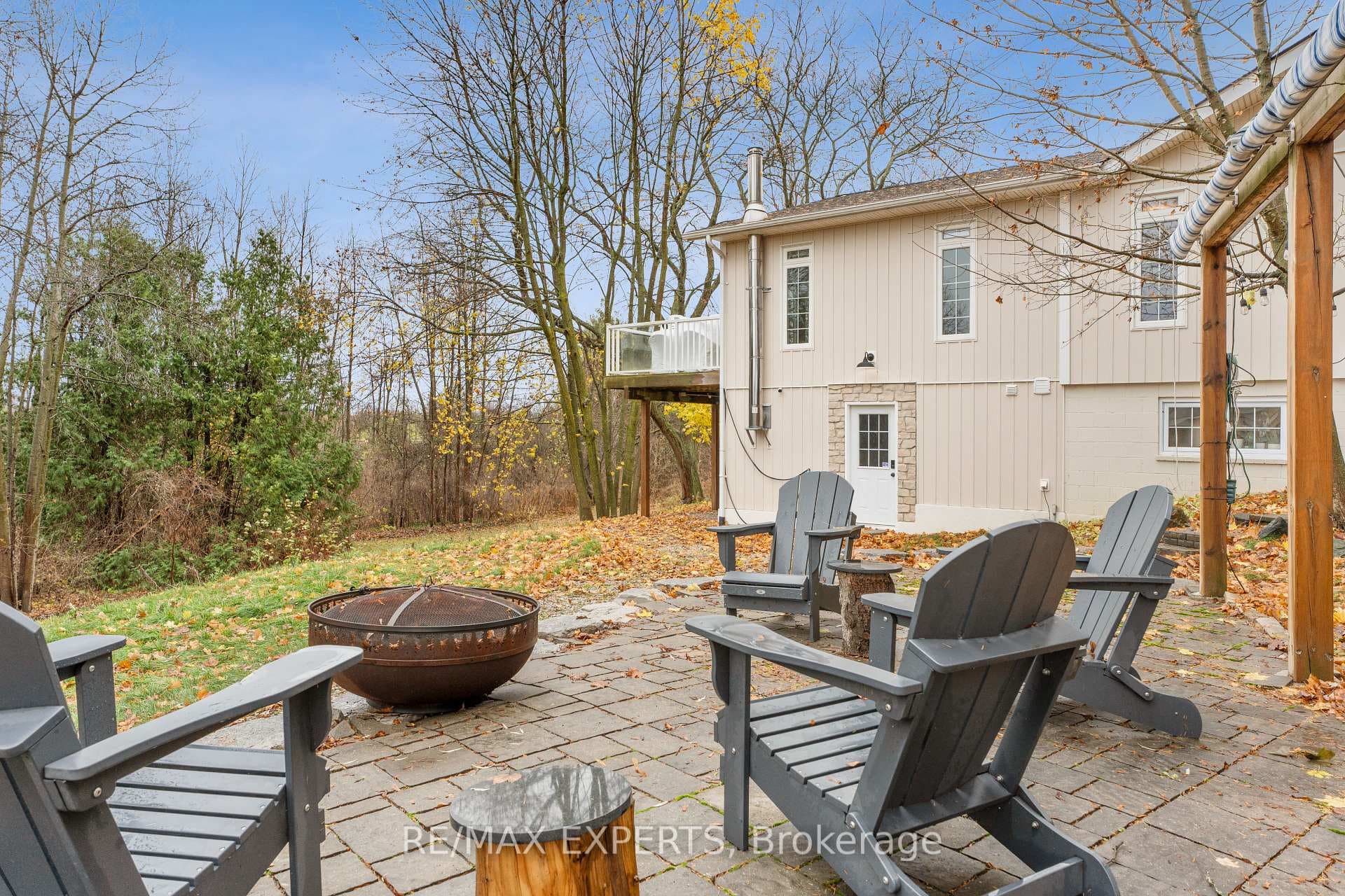 15133 Dufferin Street photo 36