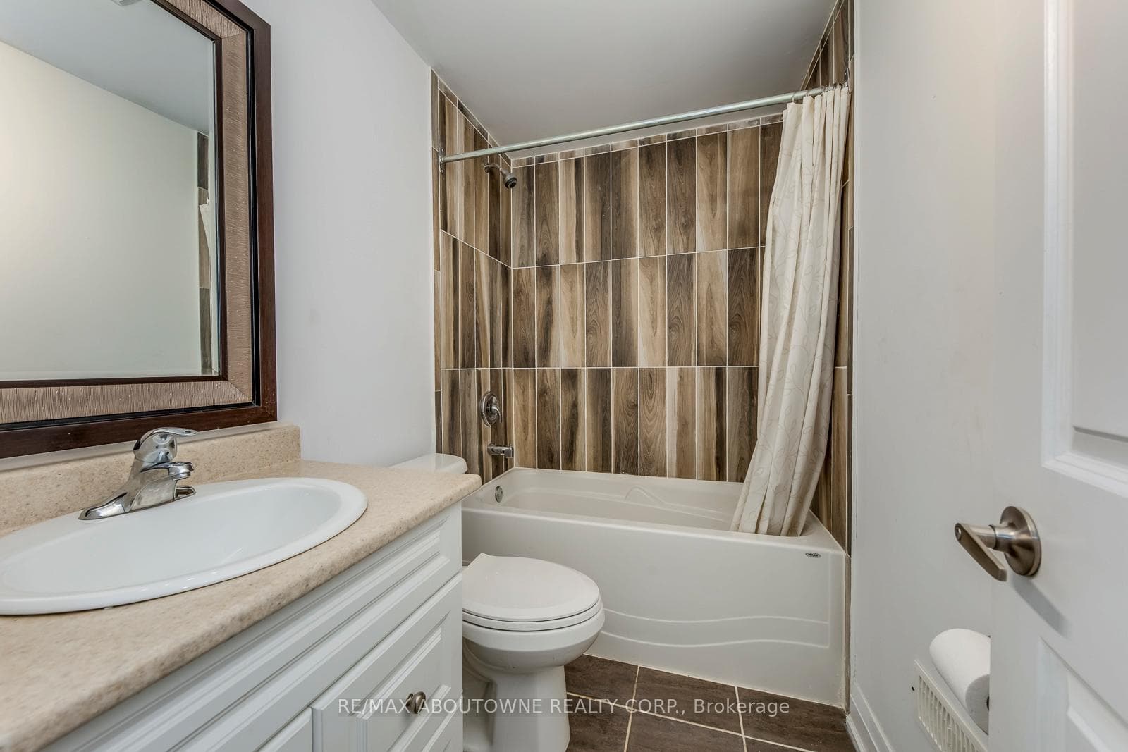 319 Holmes Avenue photo 45