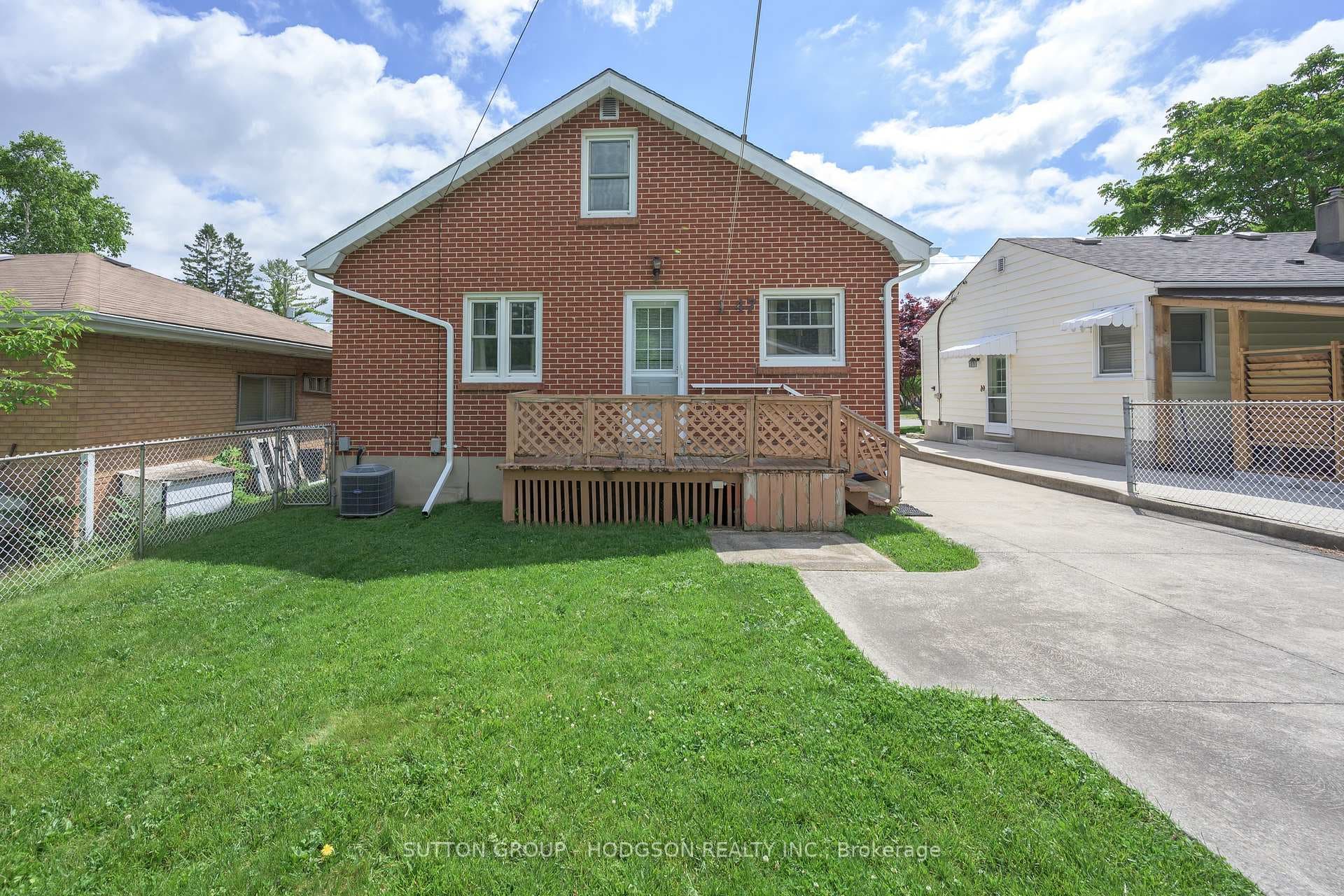 47 MacKay Avenue photo 3