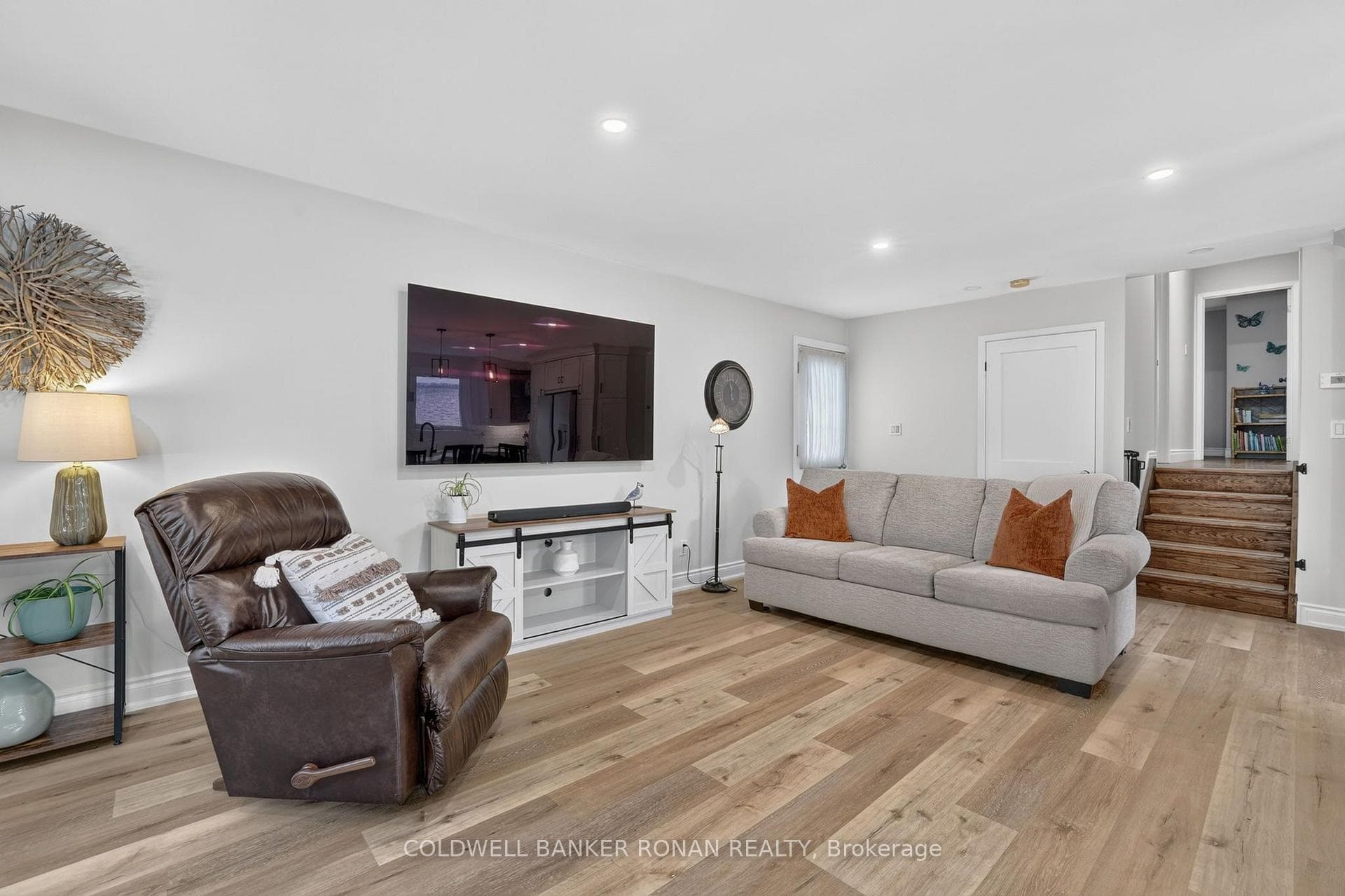 281 Tupper Boulevard photo 16