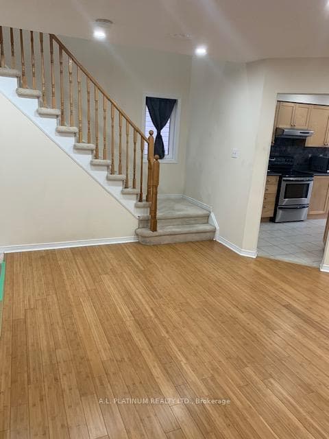 25 Laurendale Avenue photo 8