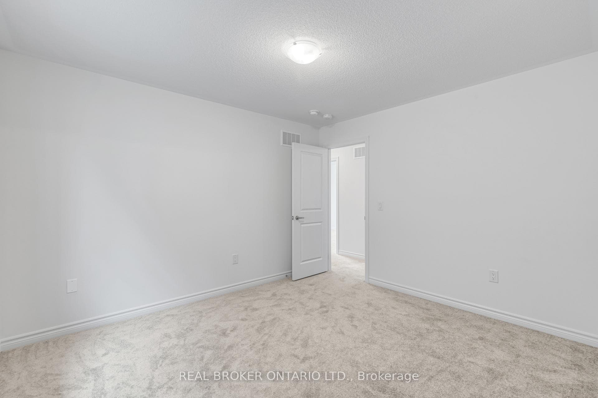 8 Daisy Street photo 18