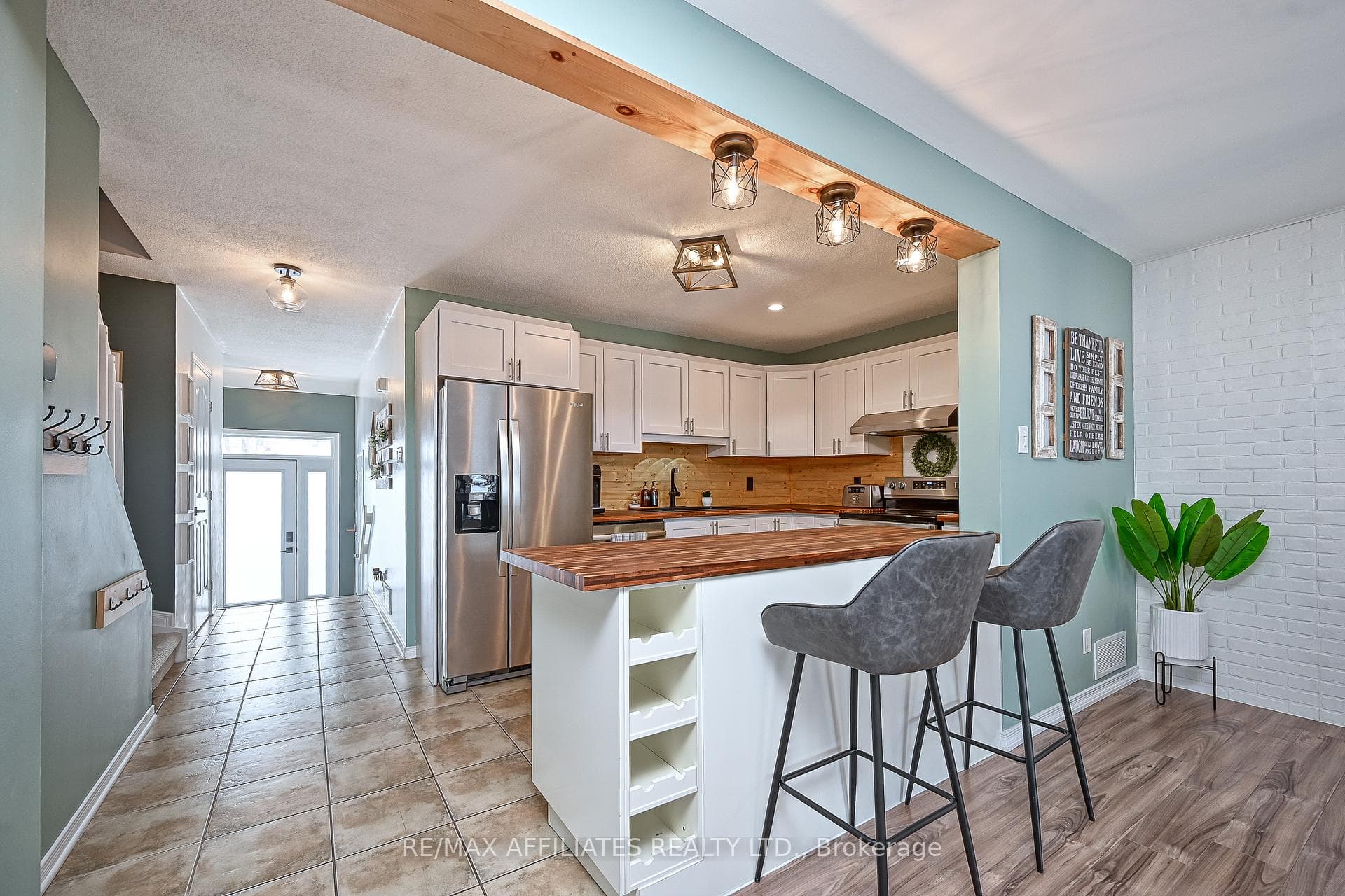 2588 Raymond Street photo 12
