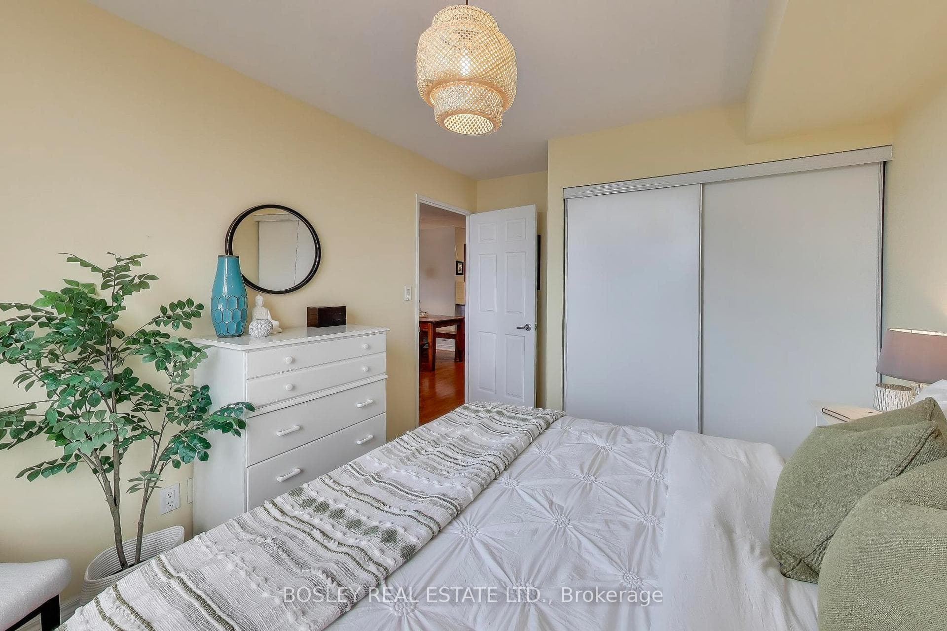 1369 Bloor Street Unit 303 photo 14