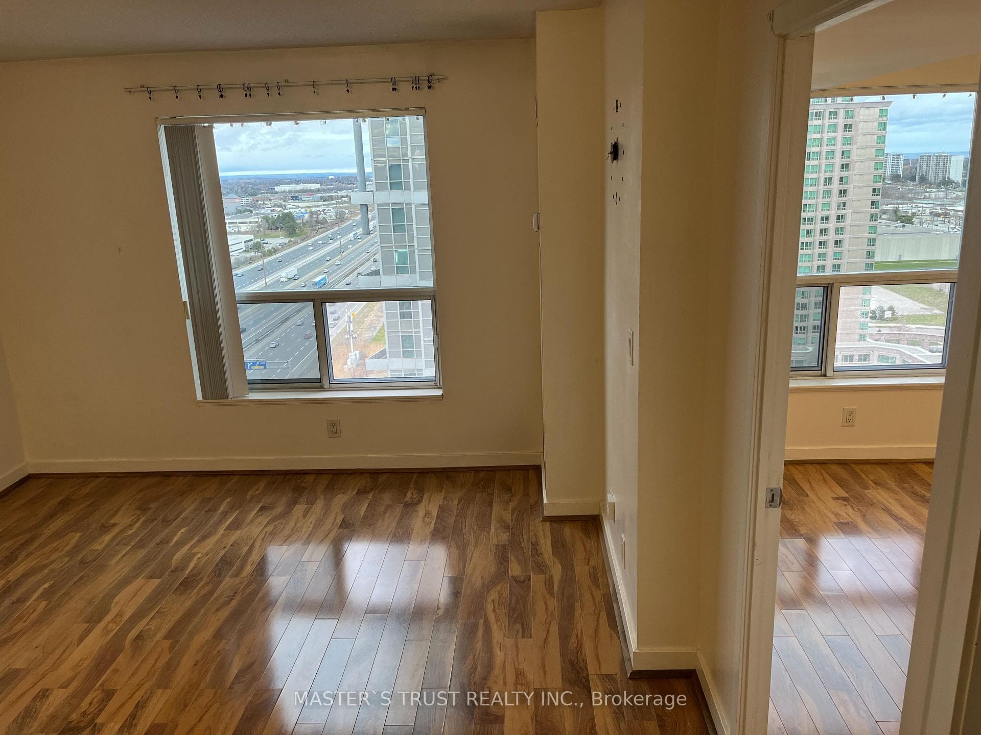 36 Lee Centre Drive Unit 2105 photo 7